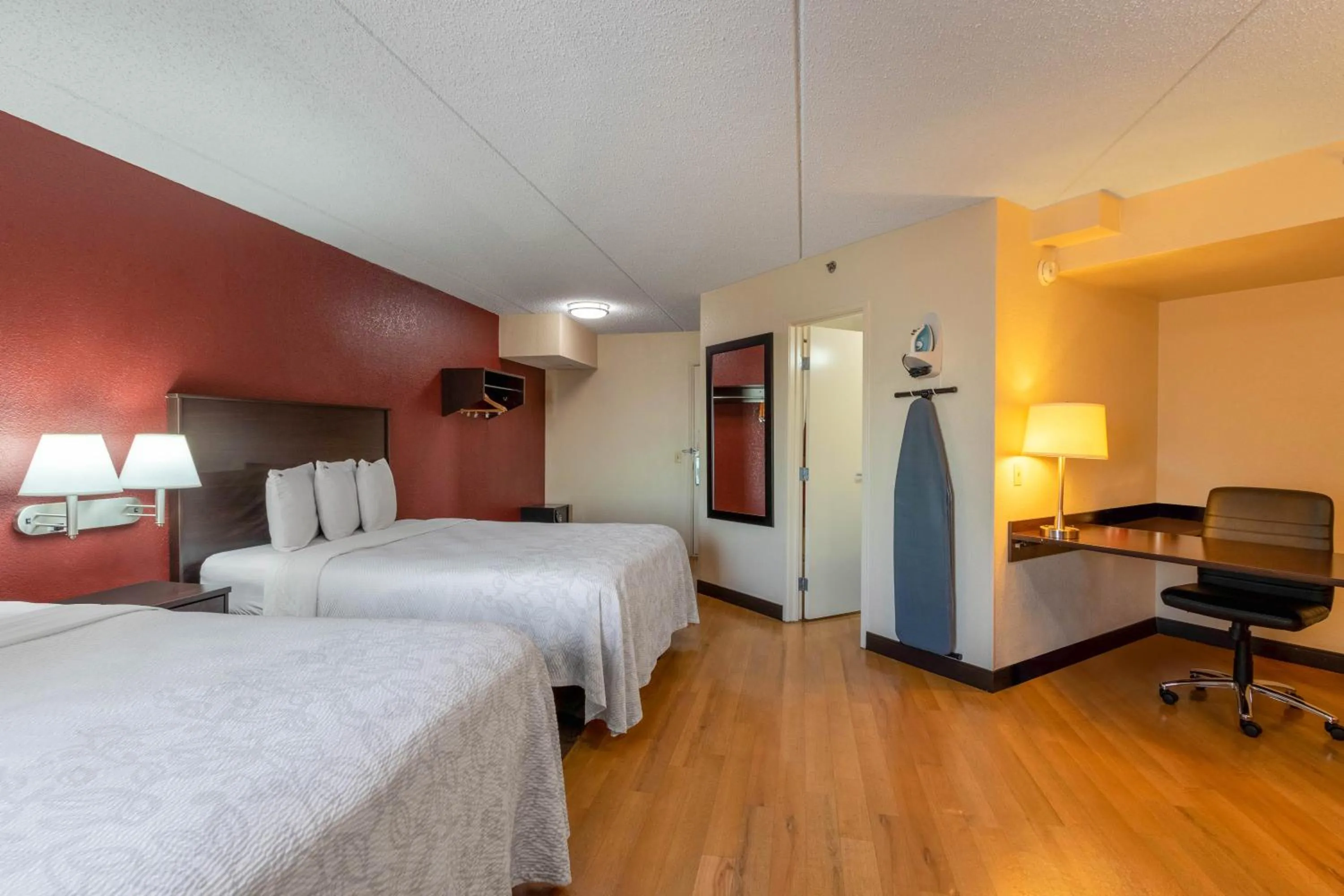 Photo of the whole room, Bed in Red Roof Inn PLUS+ El Paso East