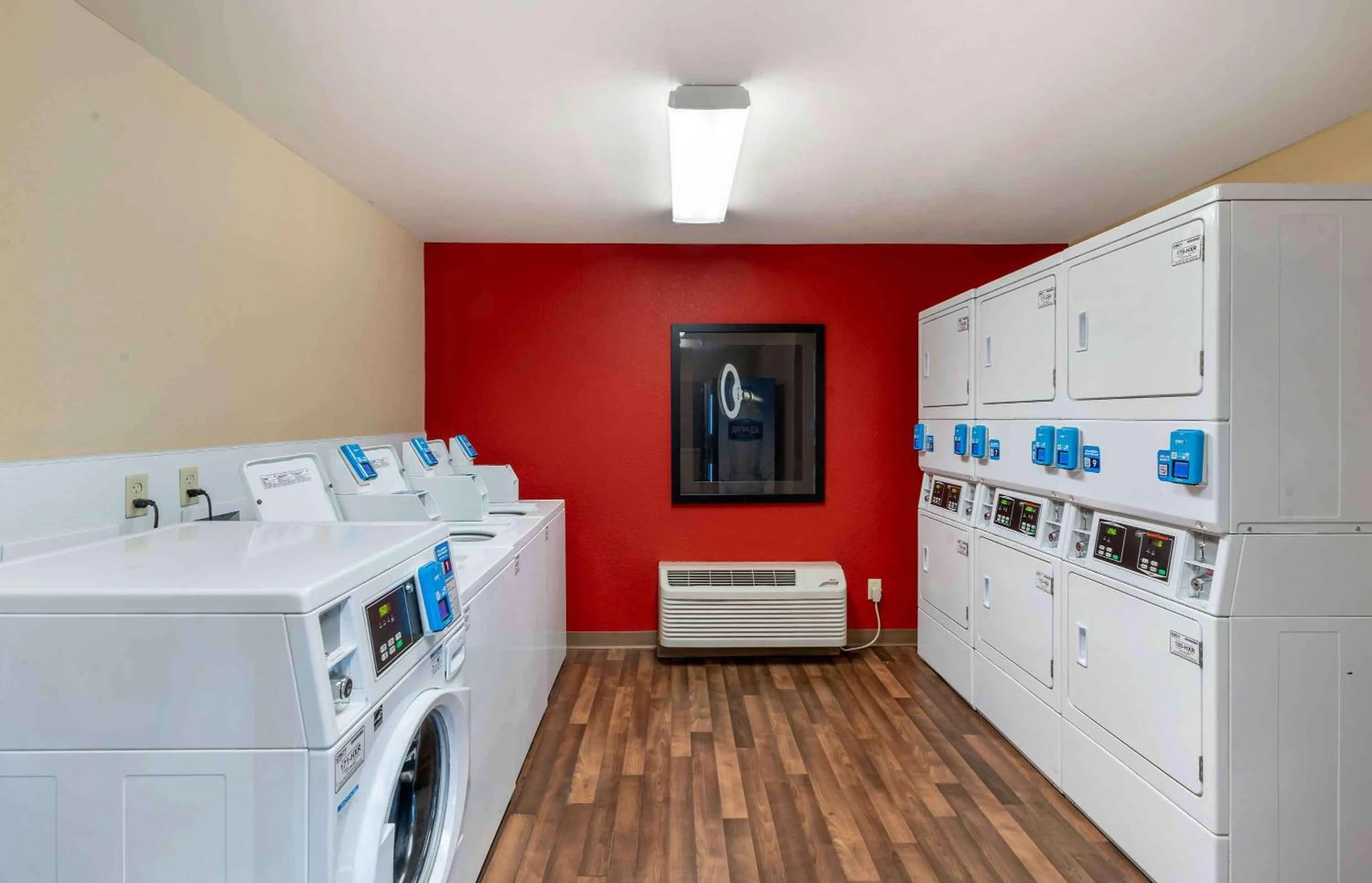 Property building in Extended Stay America Suites - Portland - Beaverton Hillsboro - Eider Ct