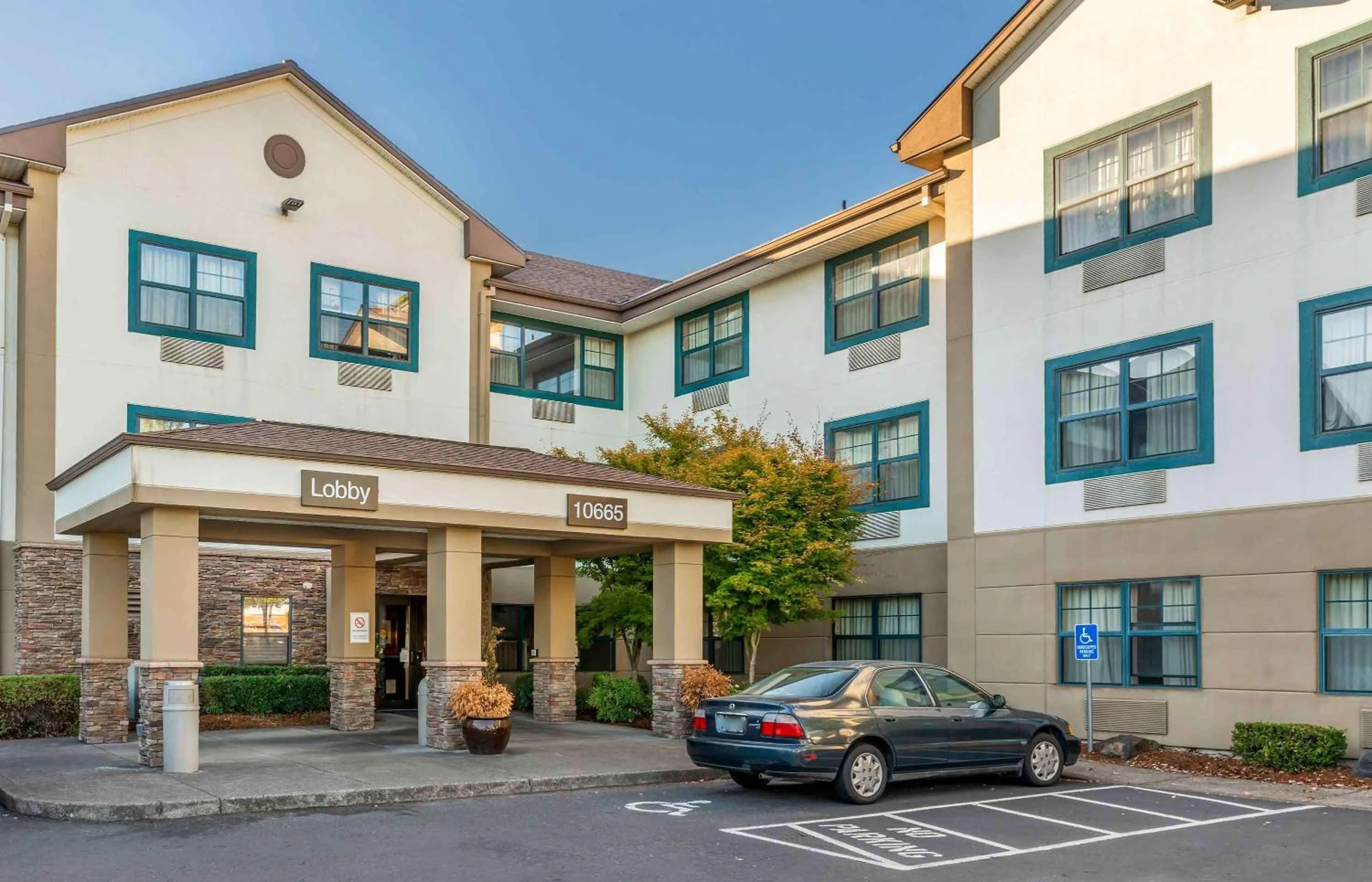 Property building in Extended Stay America Suites - Portland - Beaverton Hillsboro - Eider Ct