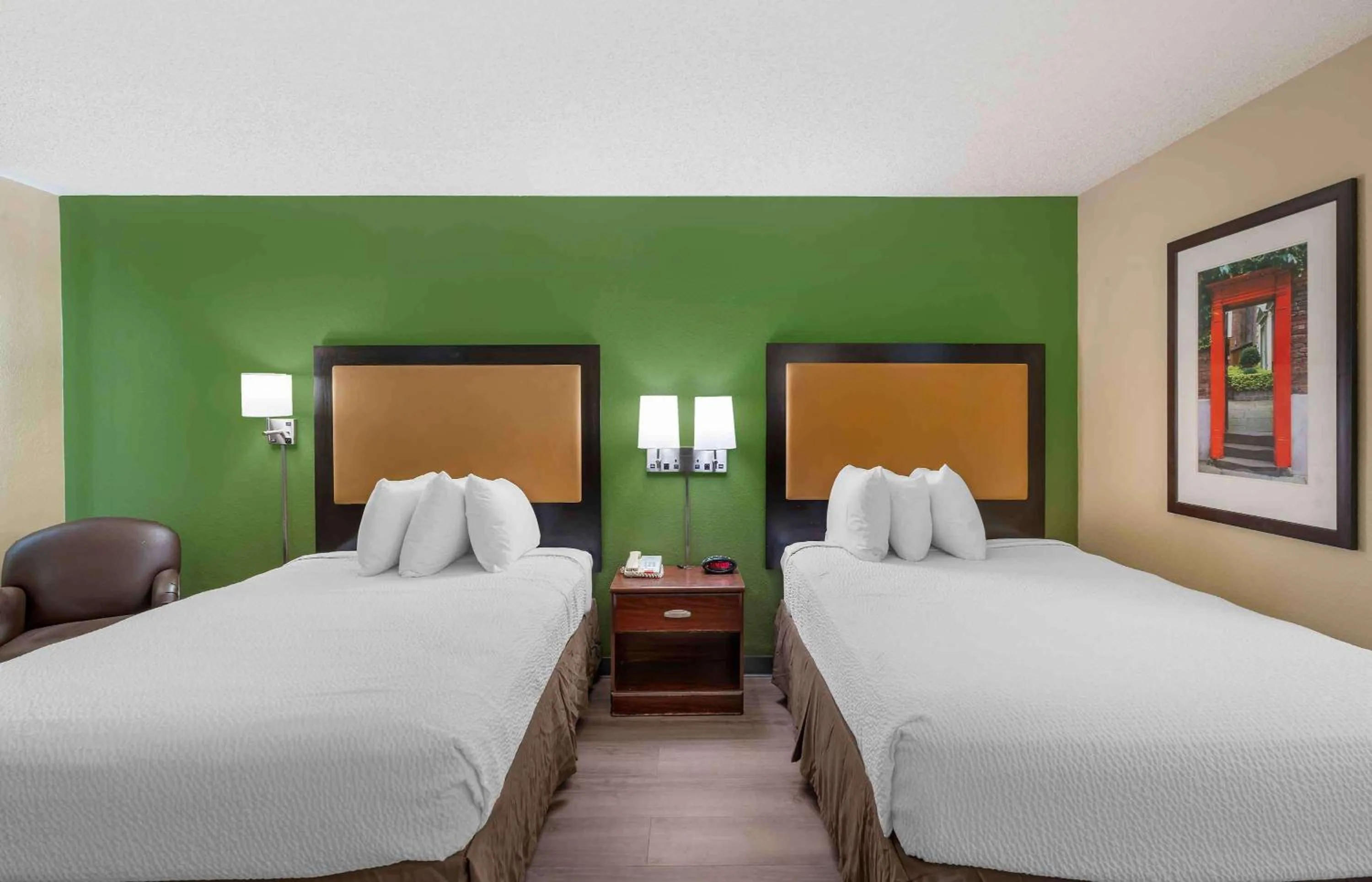 Bedroom, Bed in Extended Stay America Suites - Portland - Beaverton Hillsboro - Eider Ct