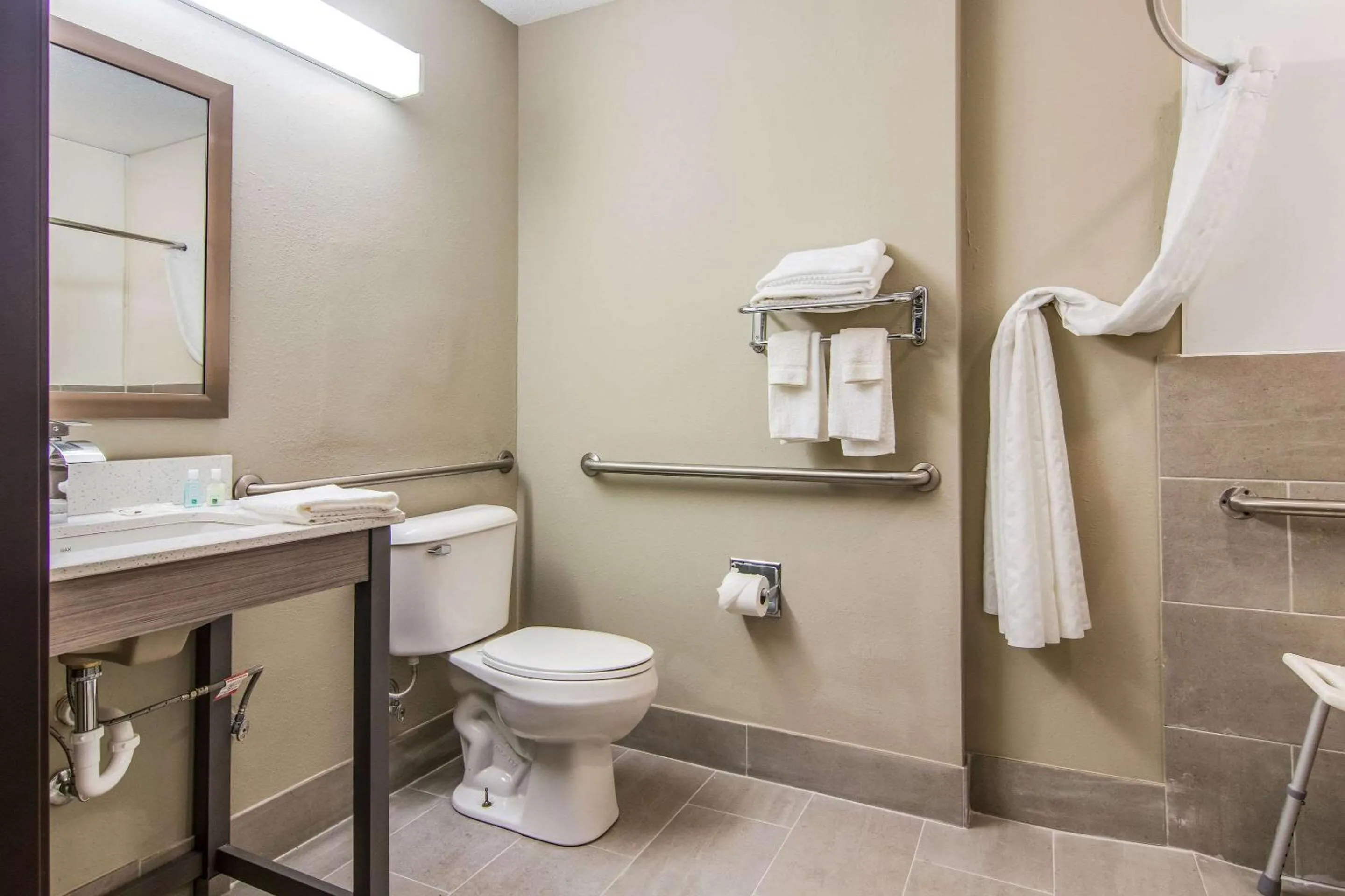Bathroom in Quality Inn & Suites Grove City-Outlet Mall