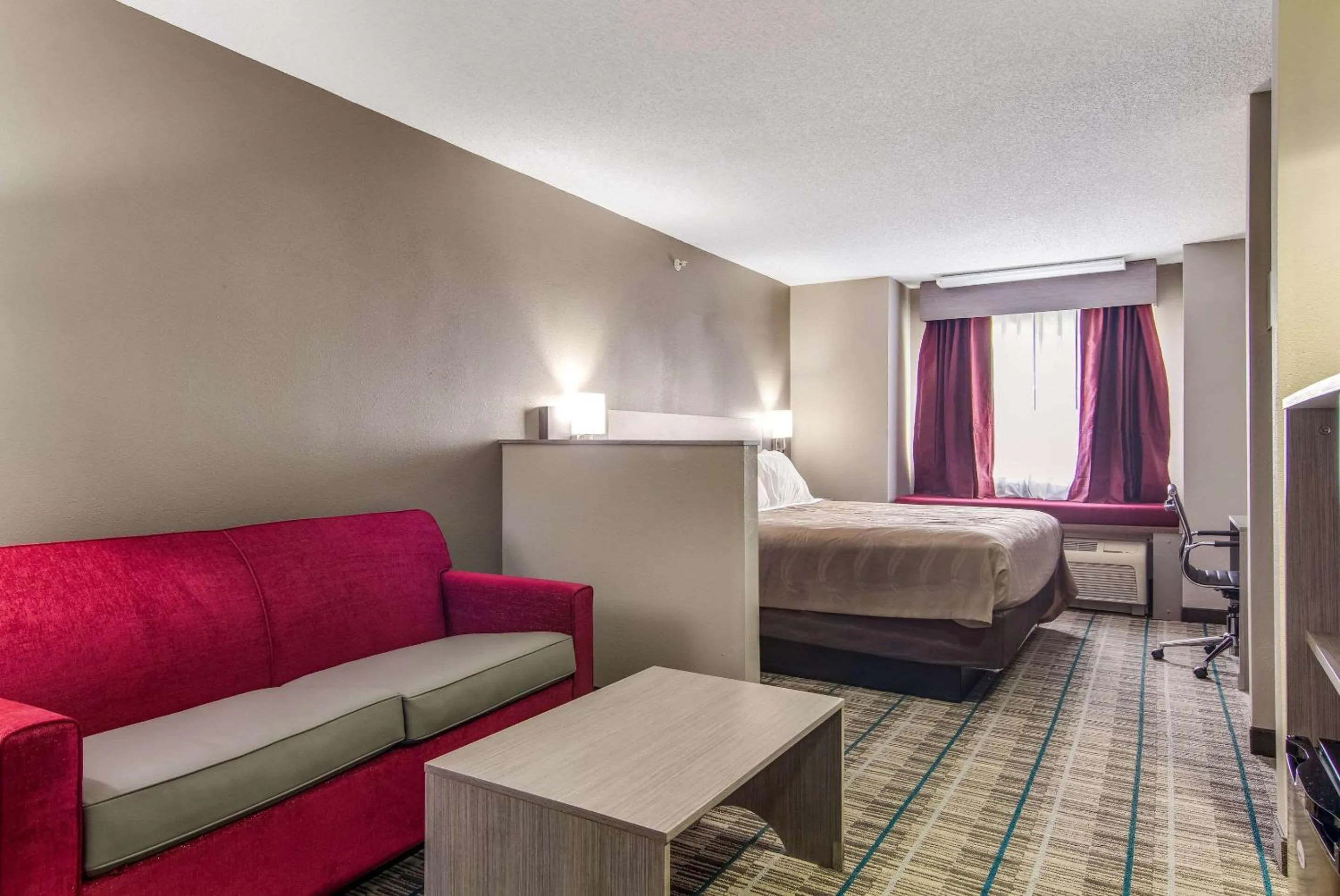 Photo of the whole room, Bed in Quality Inn & Suites Grove City-Outlet Mall