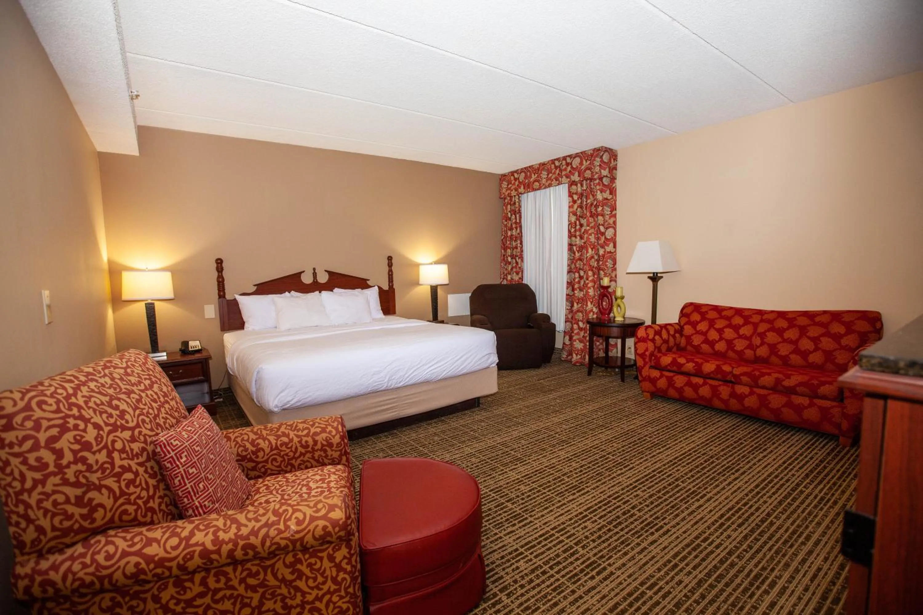 Bedroom, Bed in Baymont by Wyndham Knoxville/Cedar Bluff