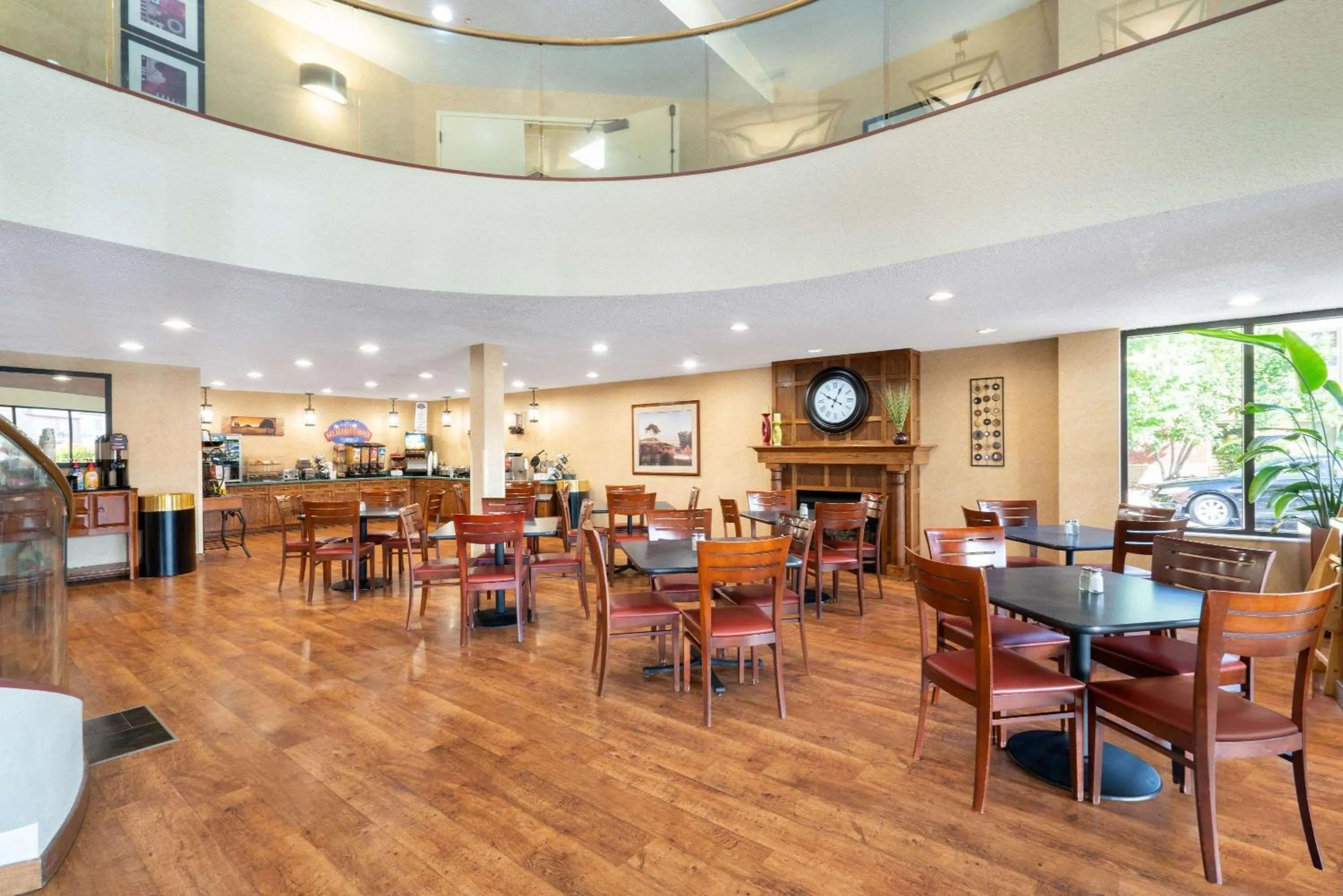 Restaurant/places to eat in Baymont by Wyndham Knoxville/Cedar Bluff