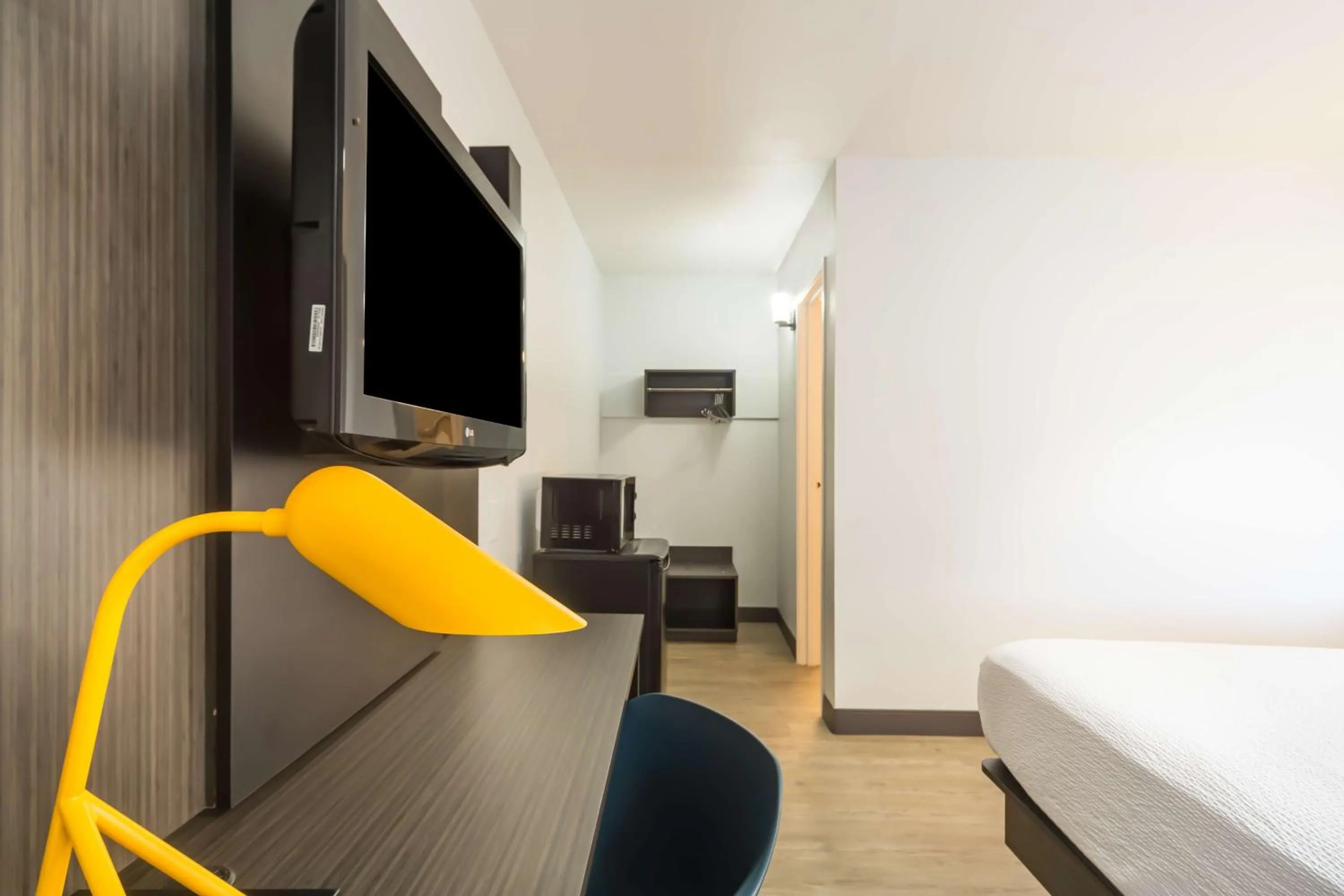 Bedroom, Bed in Motel 6-Del Rio, TX