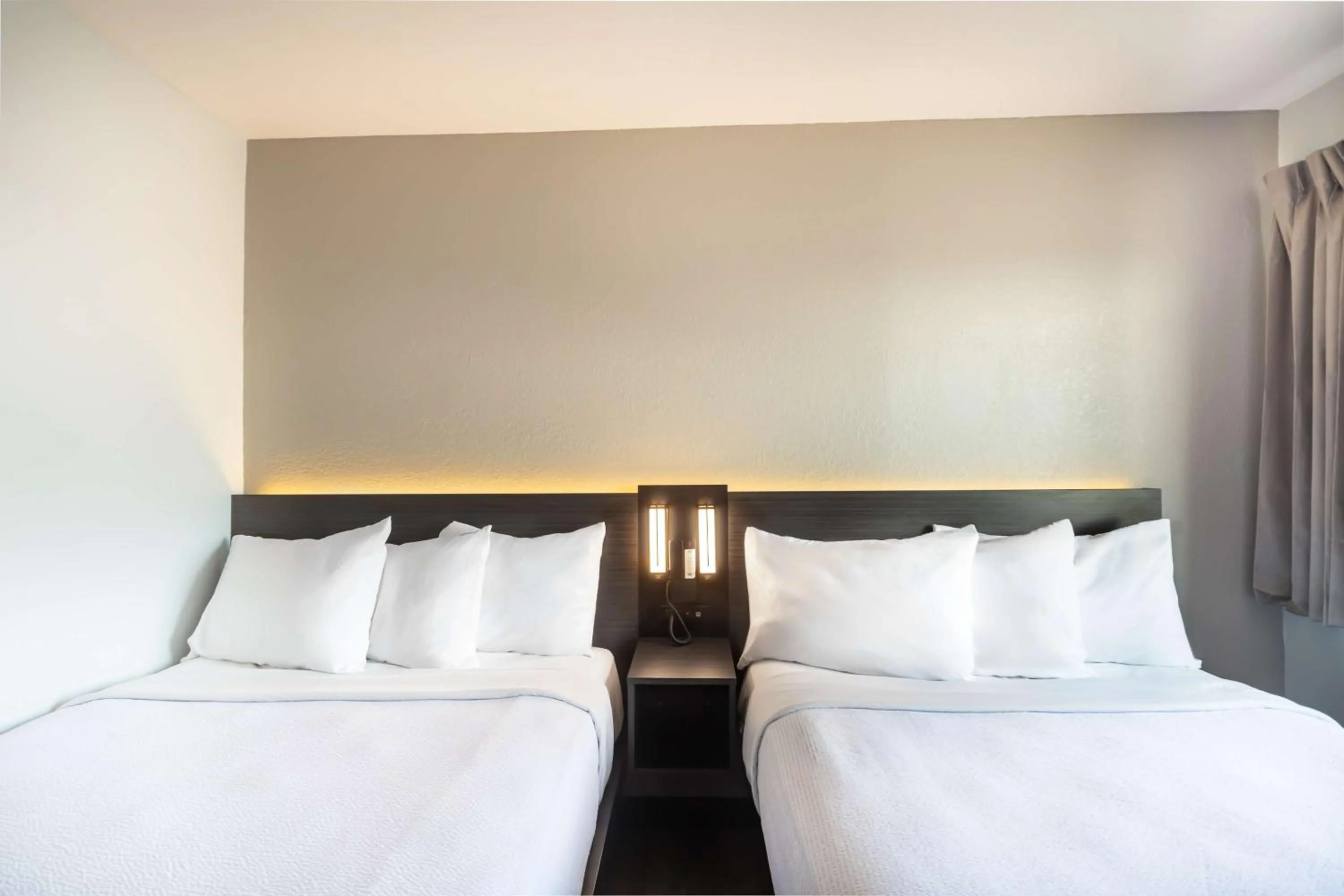 Bedroom, Bed in Motel 6-Del Rio, TX