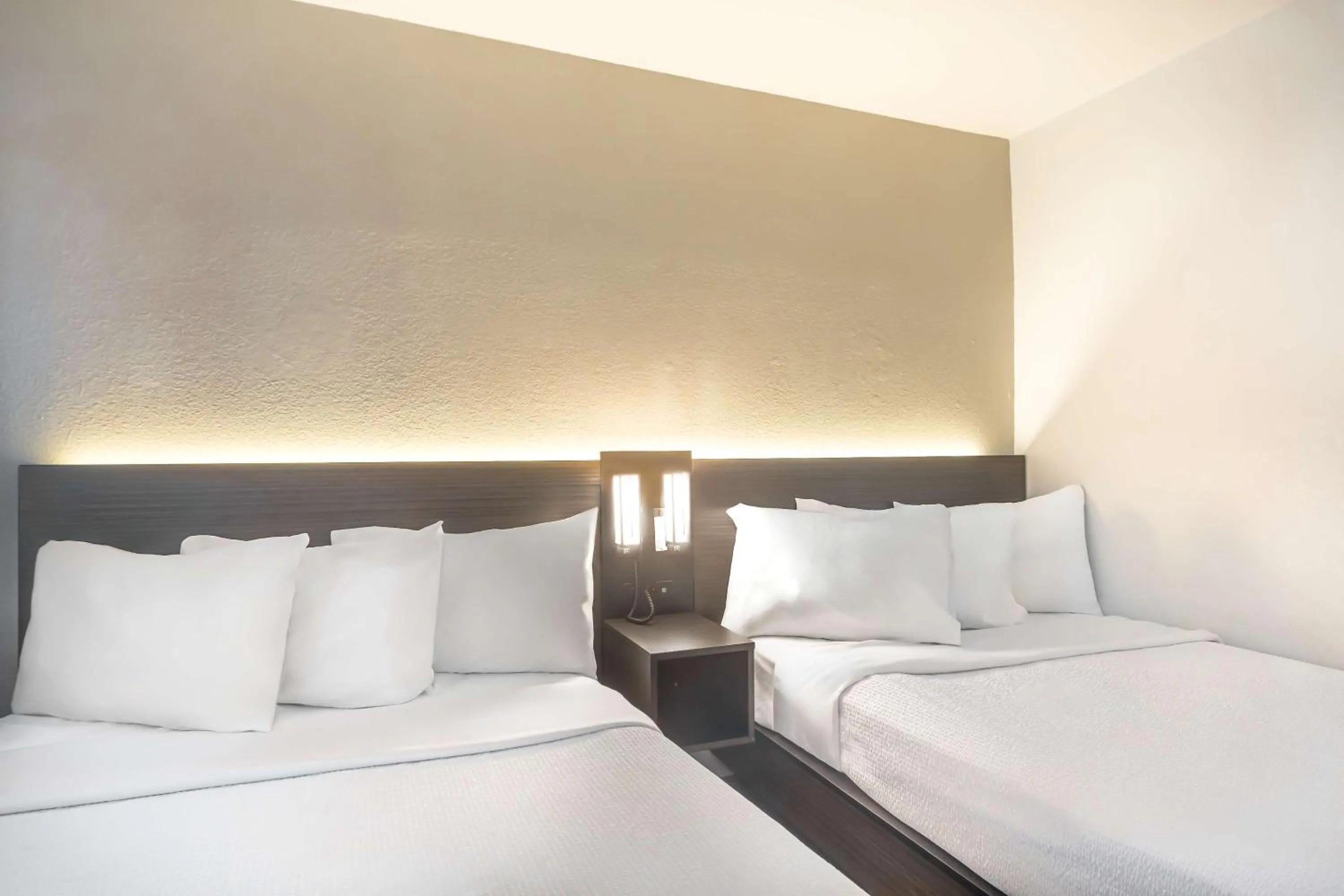 Bedroom, Bed in Motel 6-Del Rio, TX