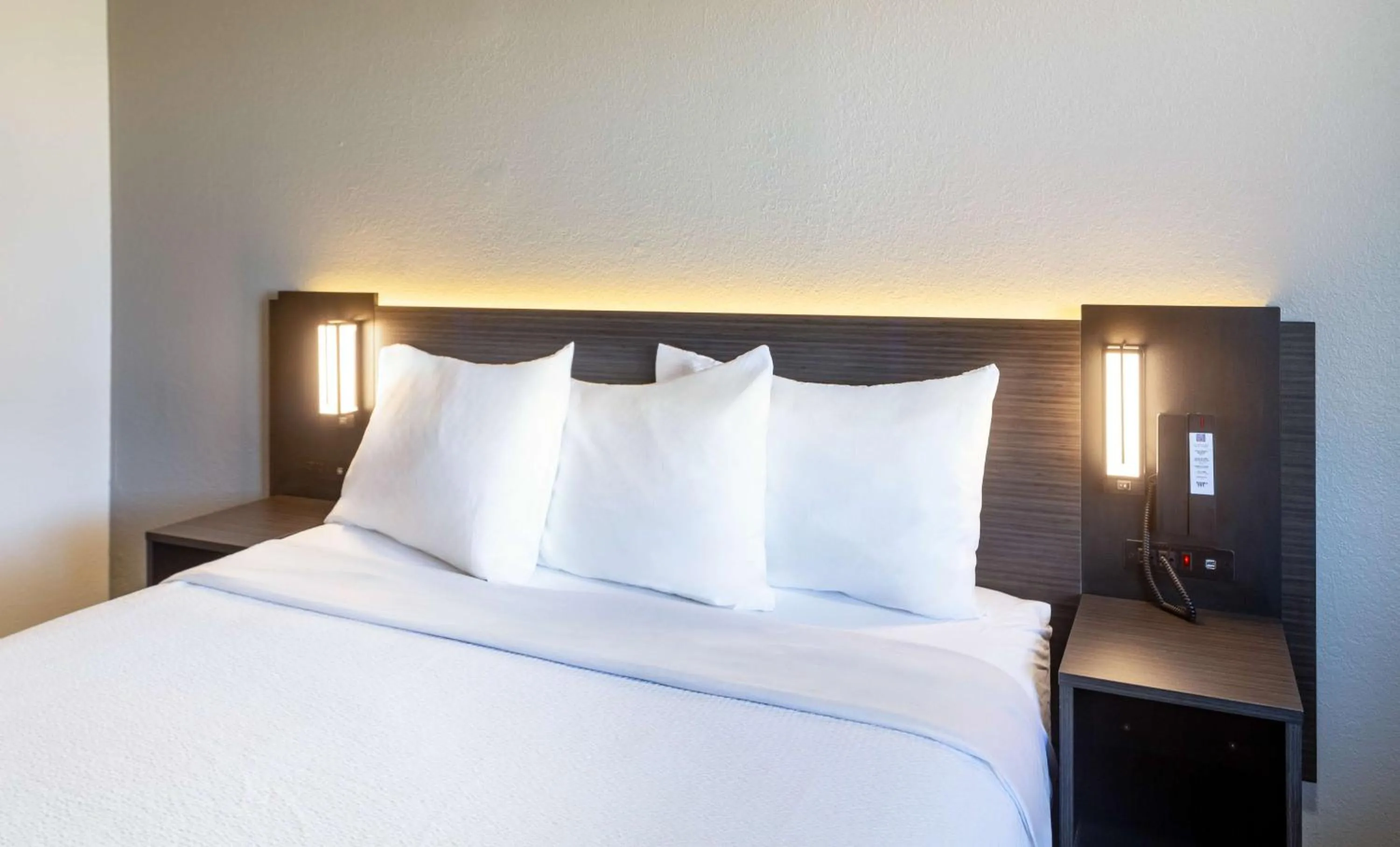 Bedroom, Bed in Motel 6-Del Rio, TX