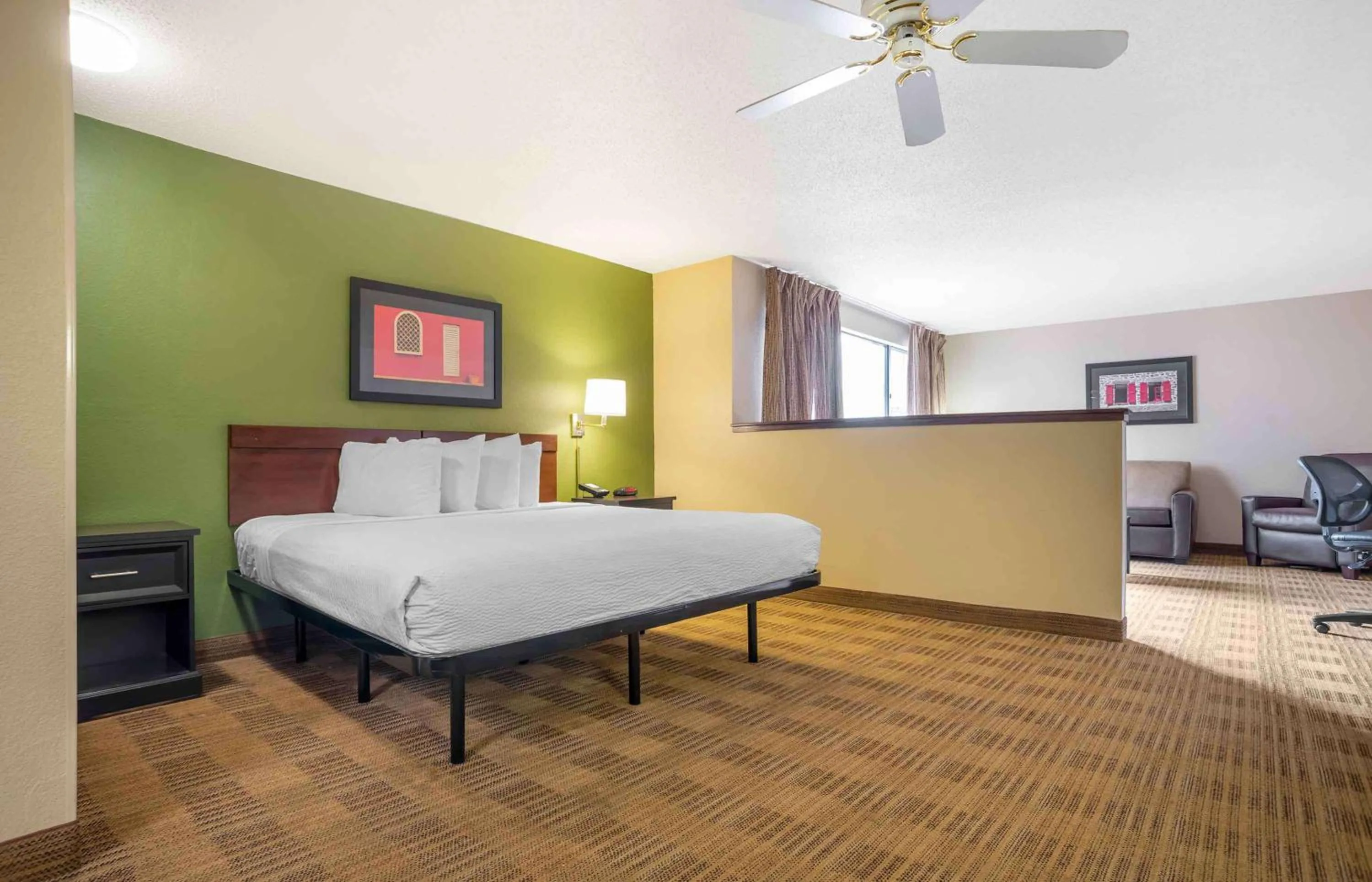 Bedroom, Bed in Extended Stay America Select Suites - New Orleans - Airport