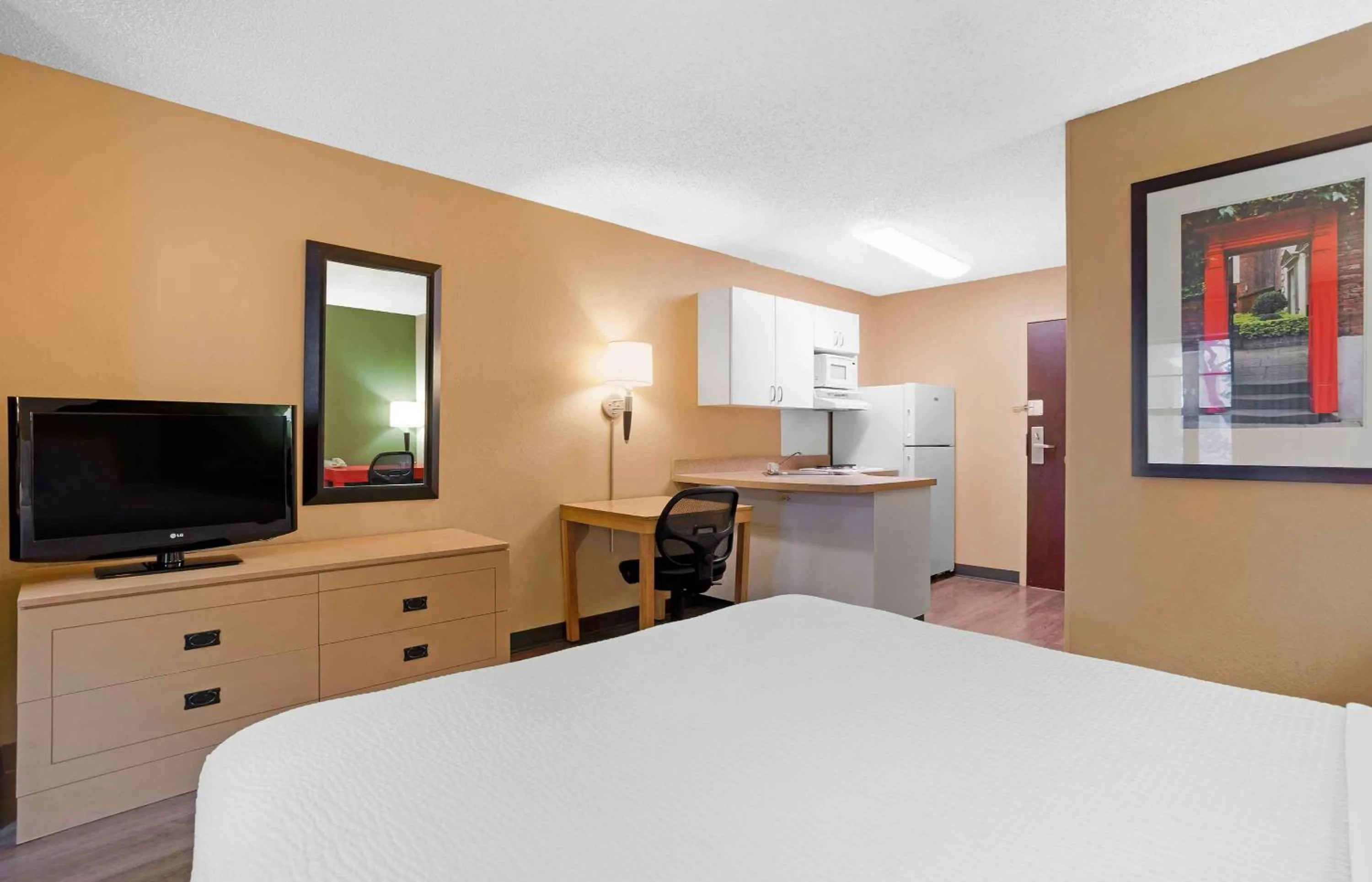 Bedroom, Bed in Extended Stay America Suites - Houston - Med Ctr - Greenway Plaza
