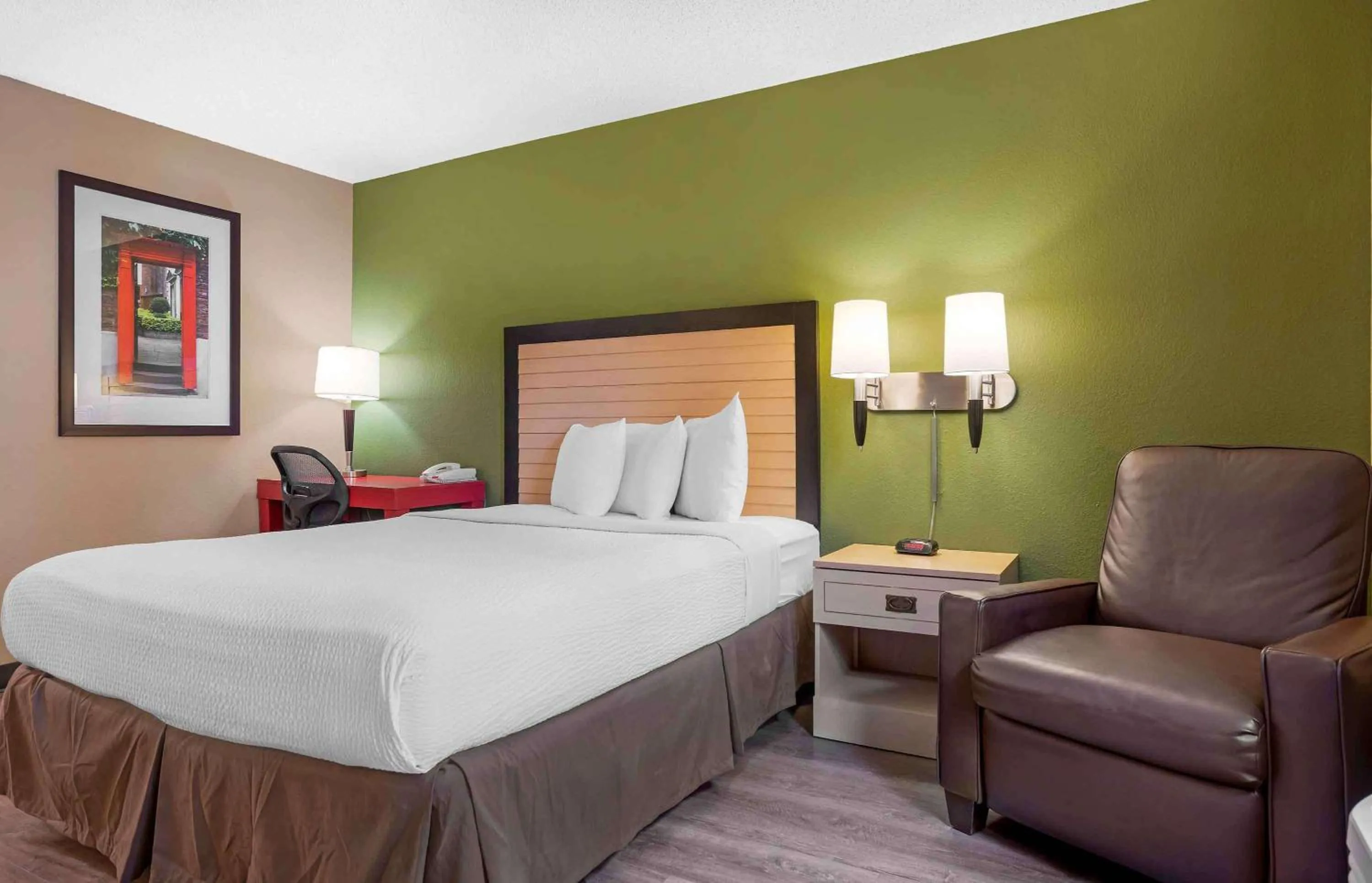 Bedroom, Bed in Extended Stay America Suites - Houston - Med Ctr - Greenway Plaza