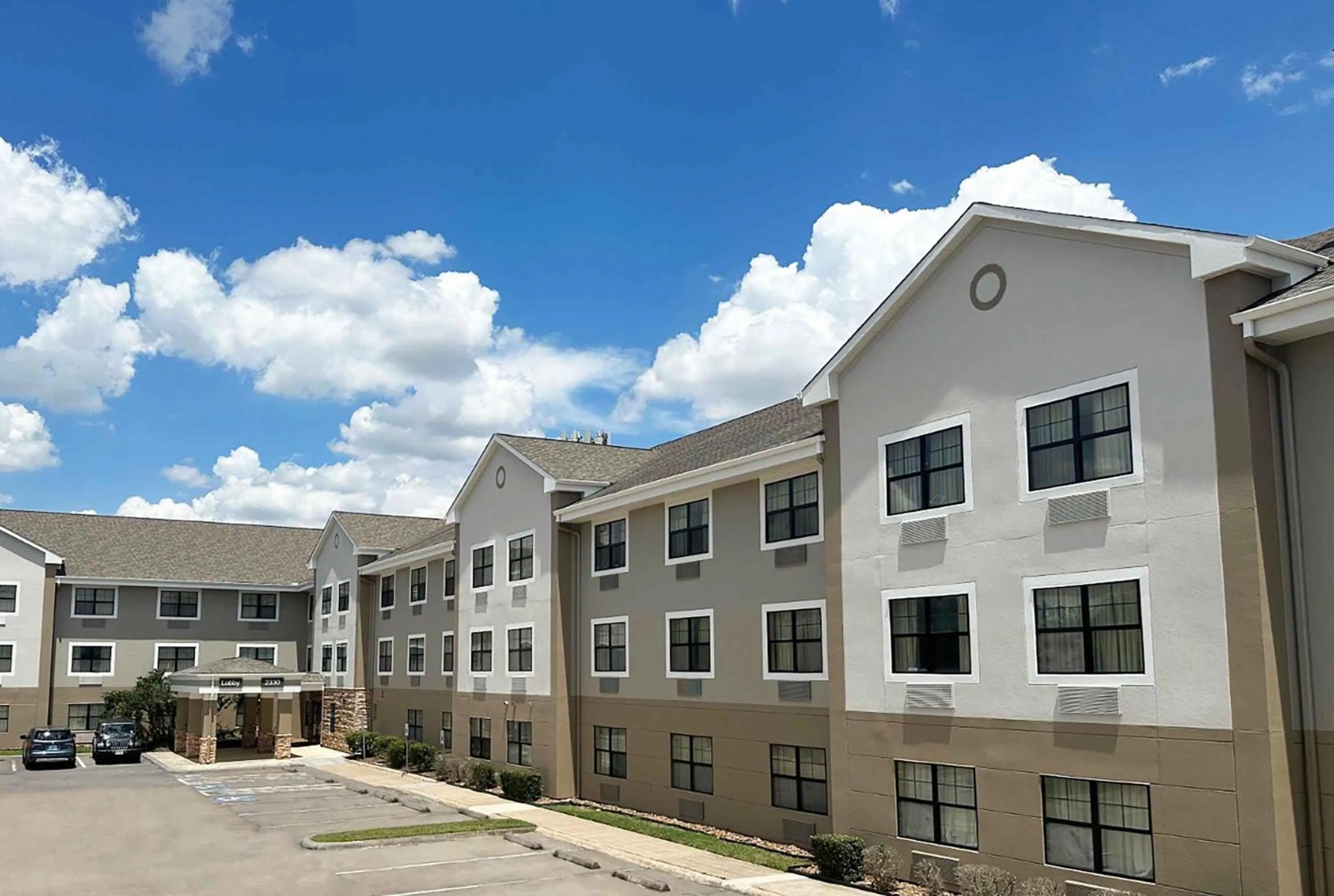 Property building in Extended Stay America Suites - Houston - Med Ctr - Greenway Plaza