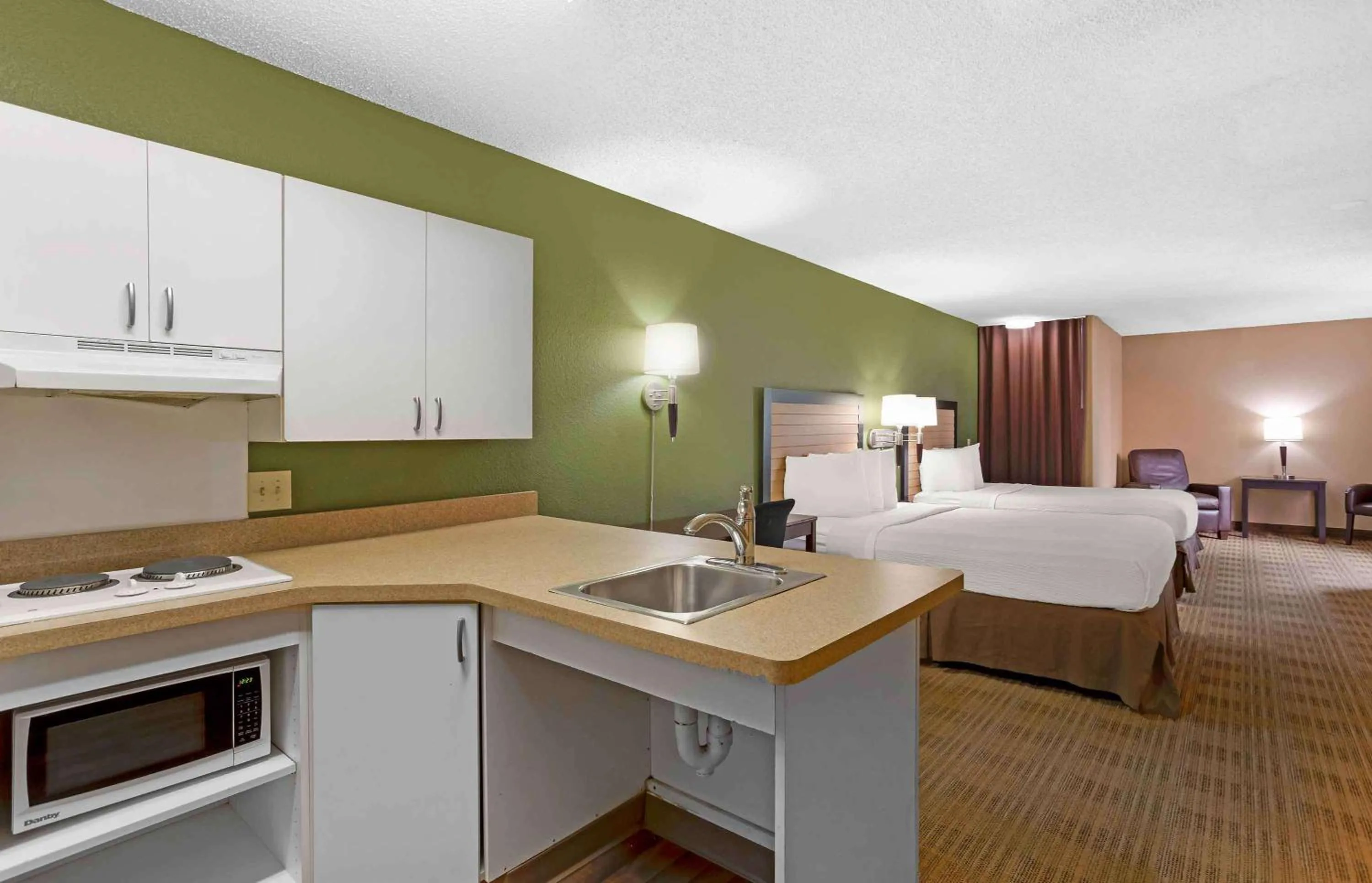 Bedroom, Bed in Extended Stay America Suites - Houston - Med Ctr - Greenway Plaza