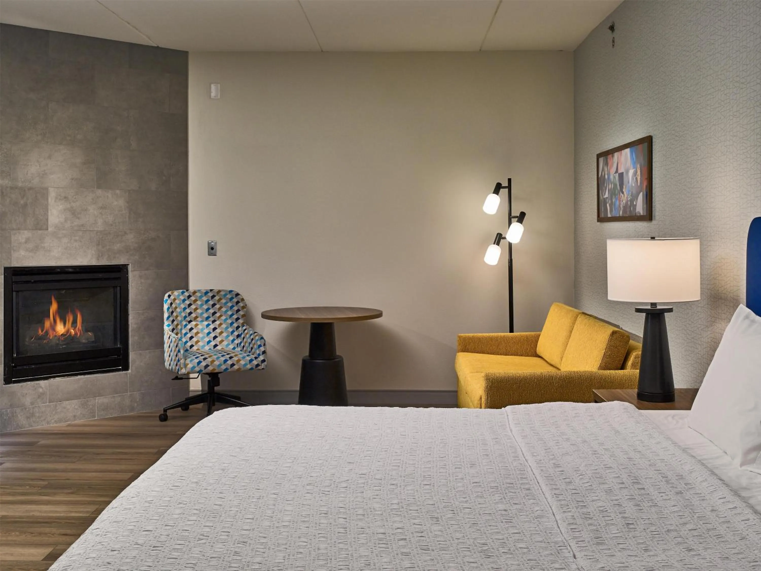 Living room, Bed in Hampton Inn Pigeon Forge