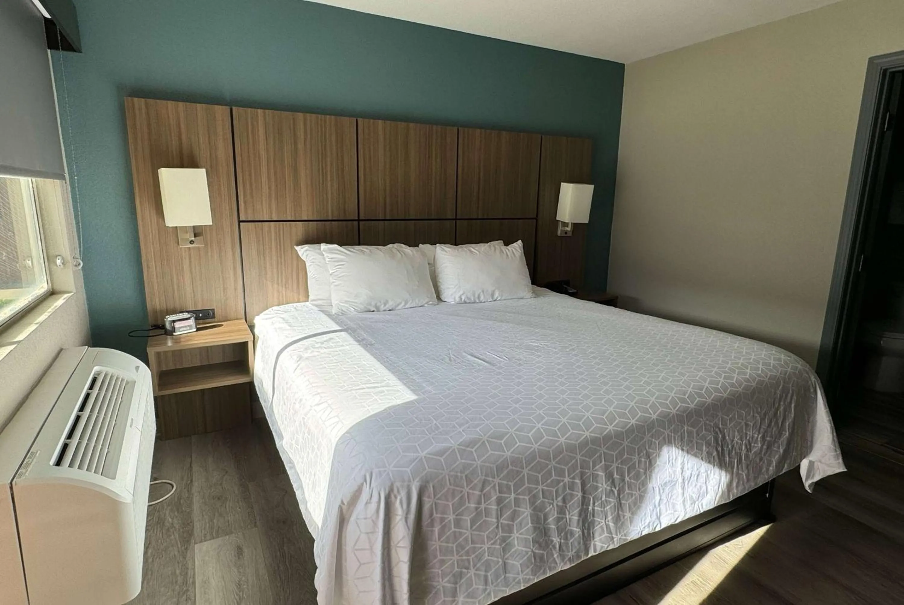 Photo of the whole room in Baymont by Wyndham Coalinga