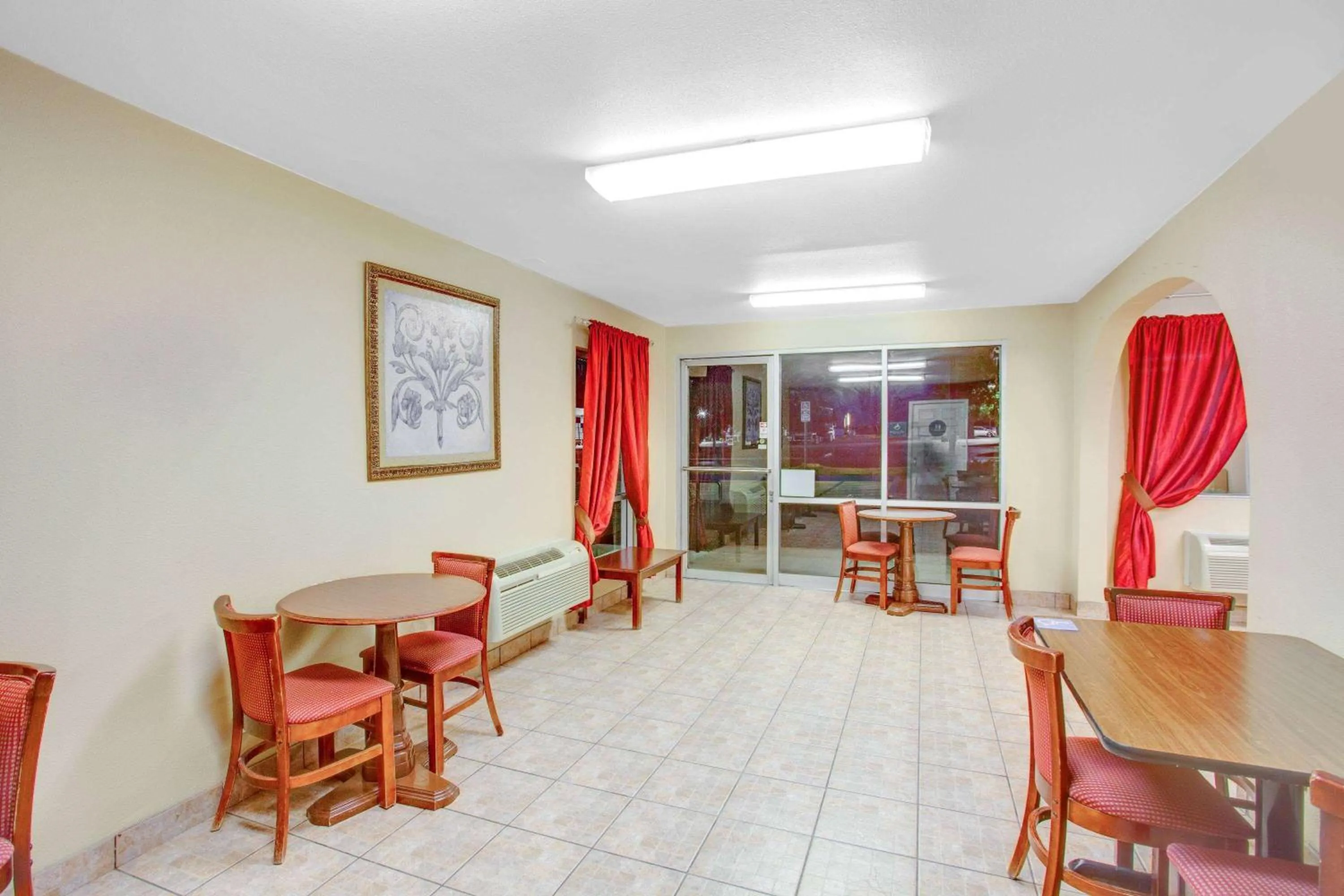 Lobby or reception in Baymont by Wyndham Coalinga