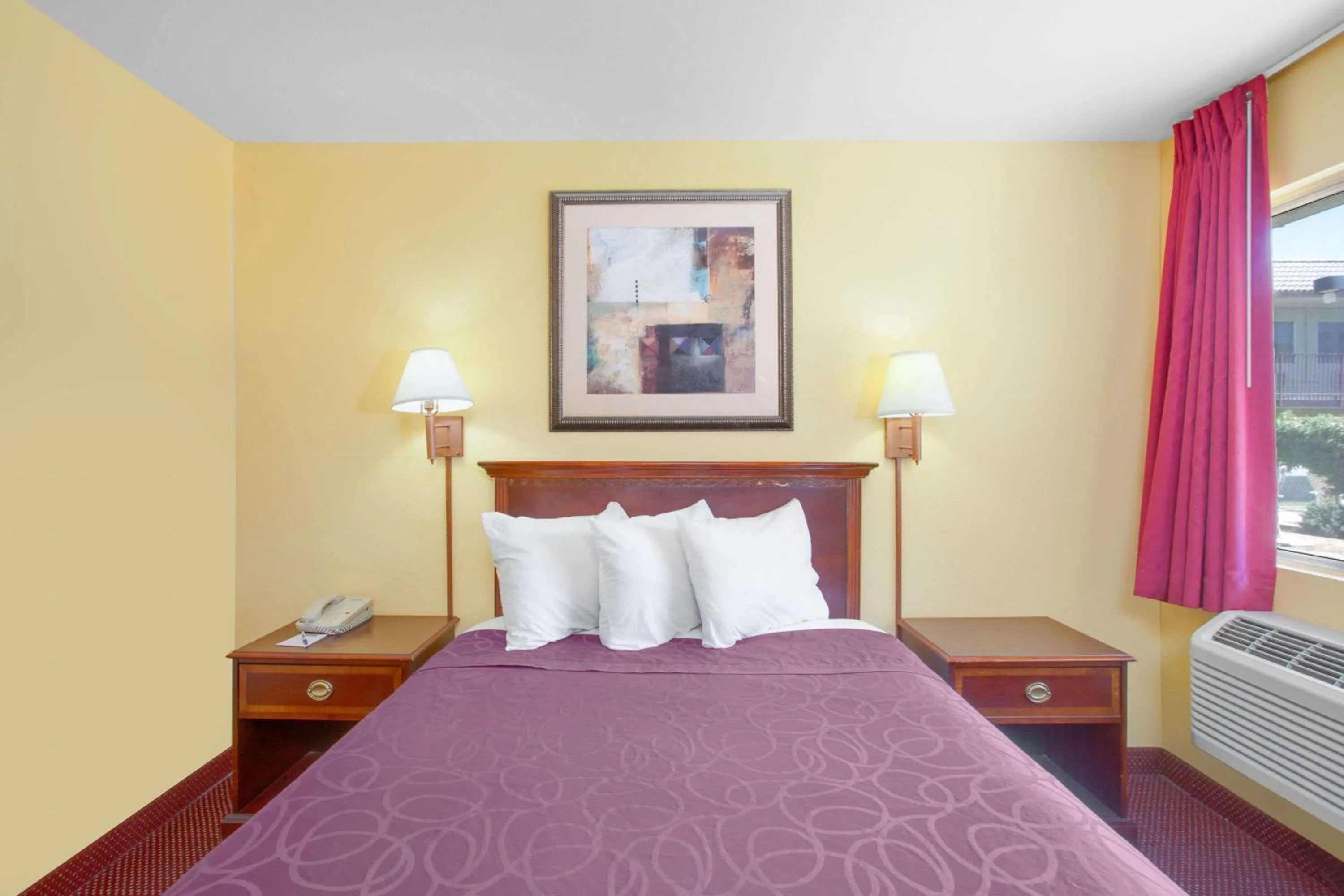 Bedroom in Baymont by Wyndham Coalinga