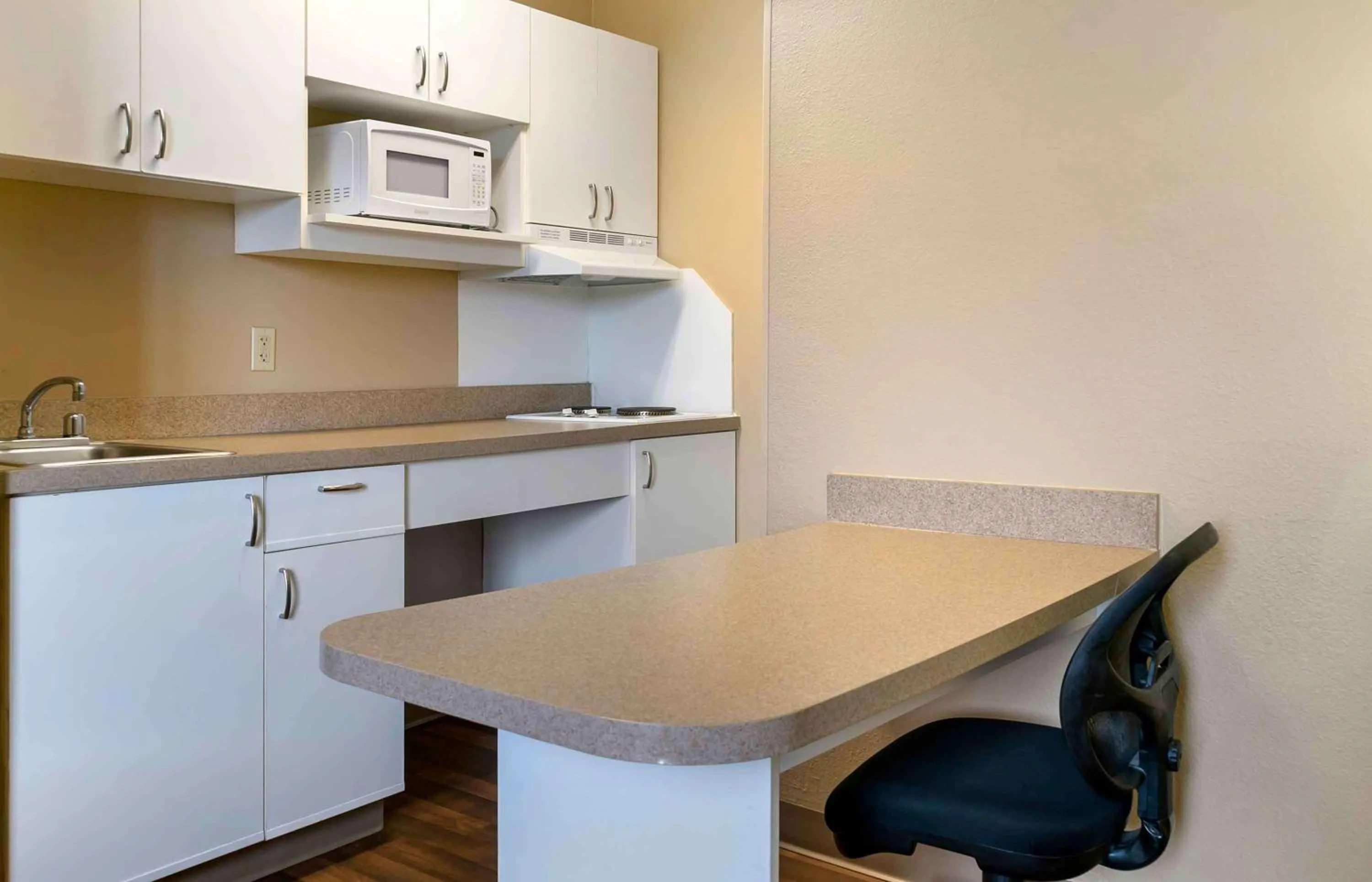Kitchen or kitchenette in Extended Stay America Suites - Detroit - Madison Heights