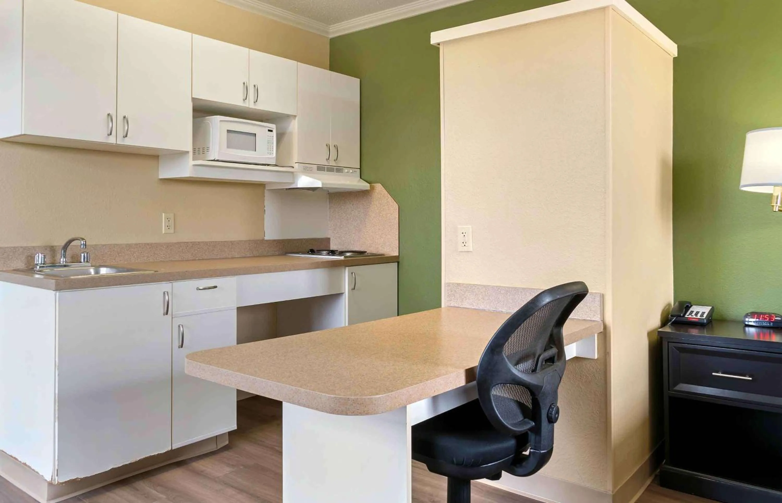 Kitchen or kitchenette in Extended Stay America Suites - Detroit - Madison Heights