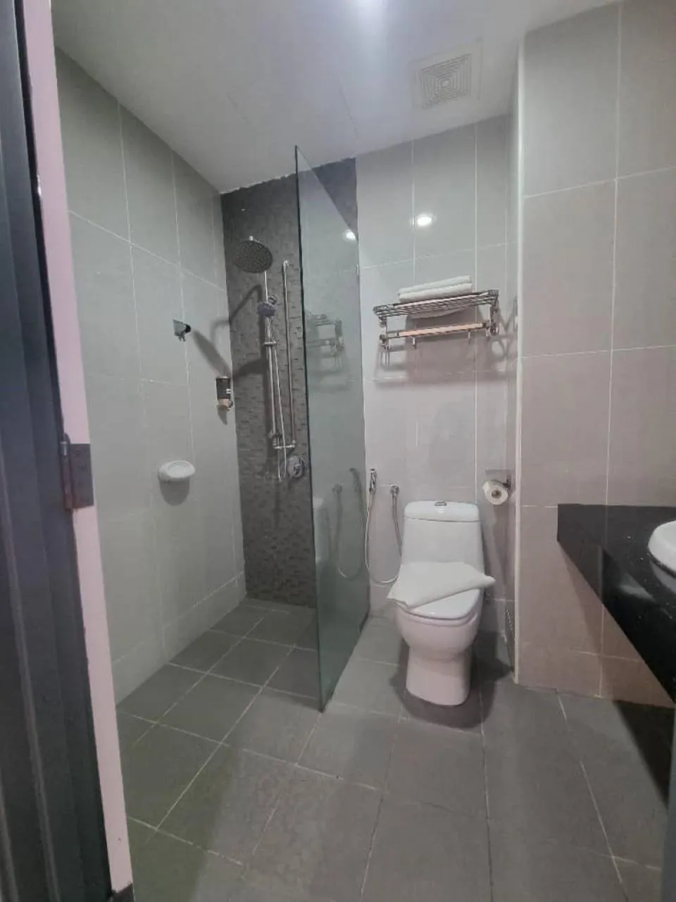 Shower in Avatel Jelutong