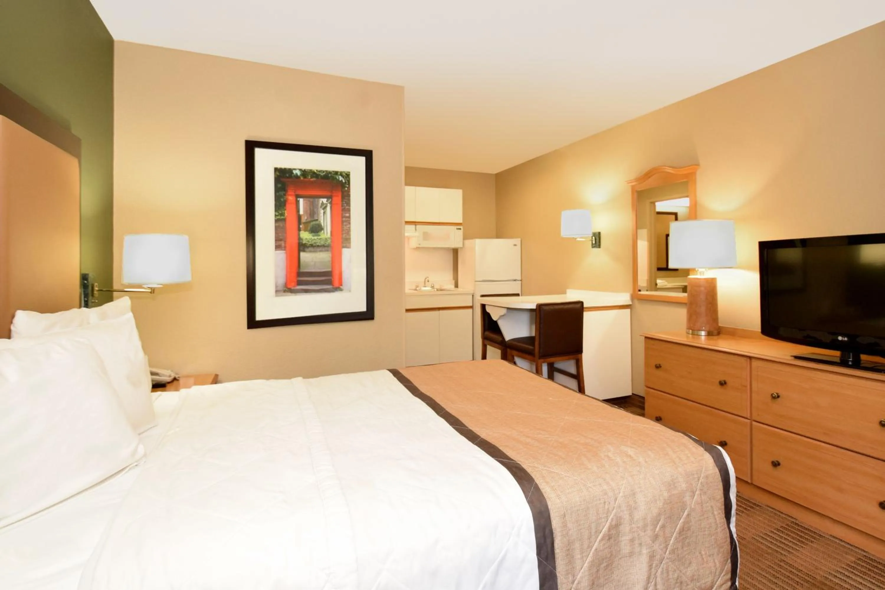 TV and multimedia in Extended Stay America Suites - Raleigh - North Raleigh - Wake Forest Road