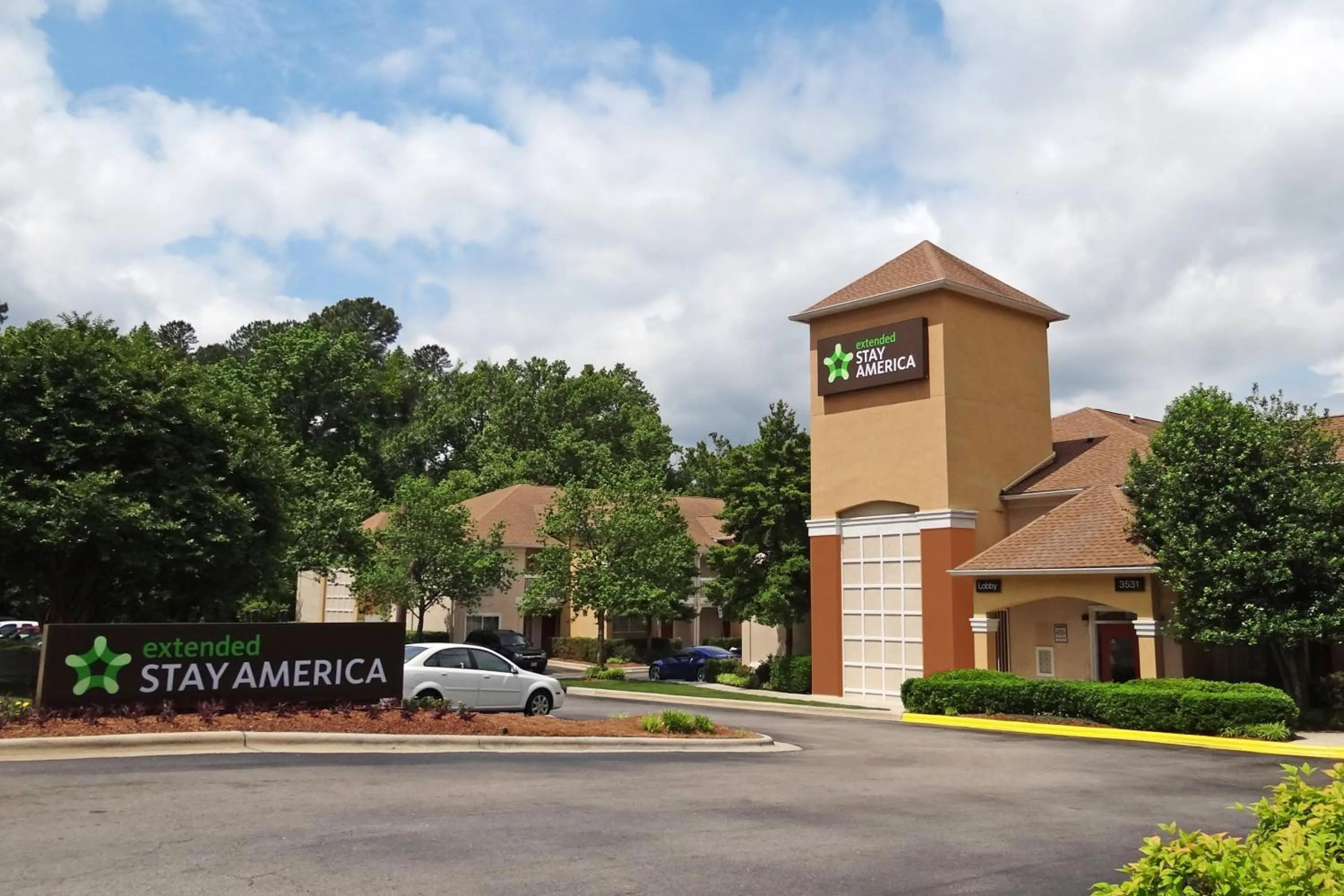 Property building in Extended Stay America Suites - Raleigh - North Raleigh - Wake Forest Road
