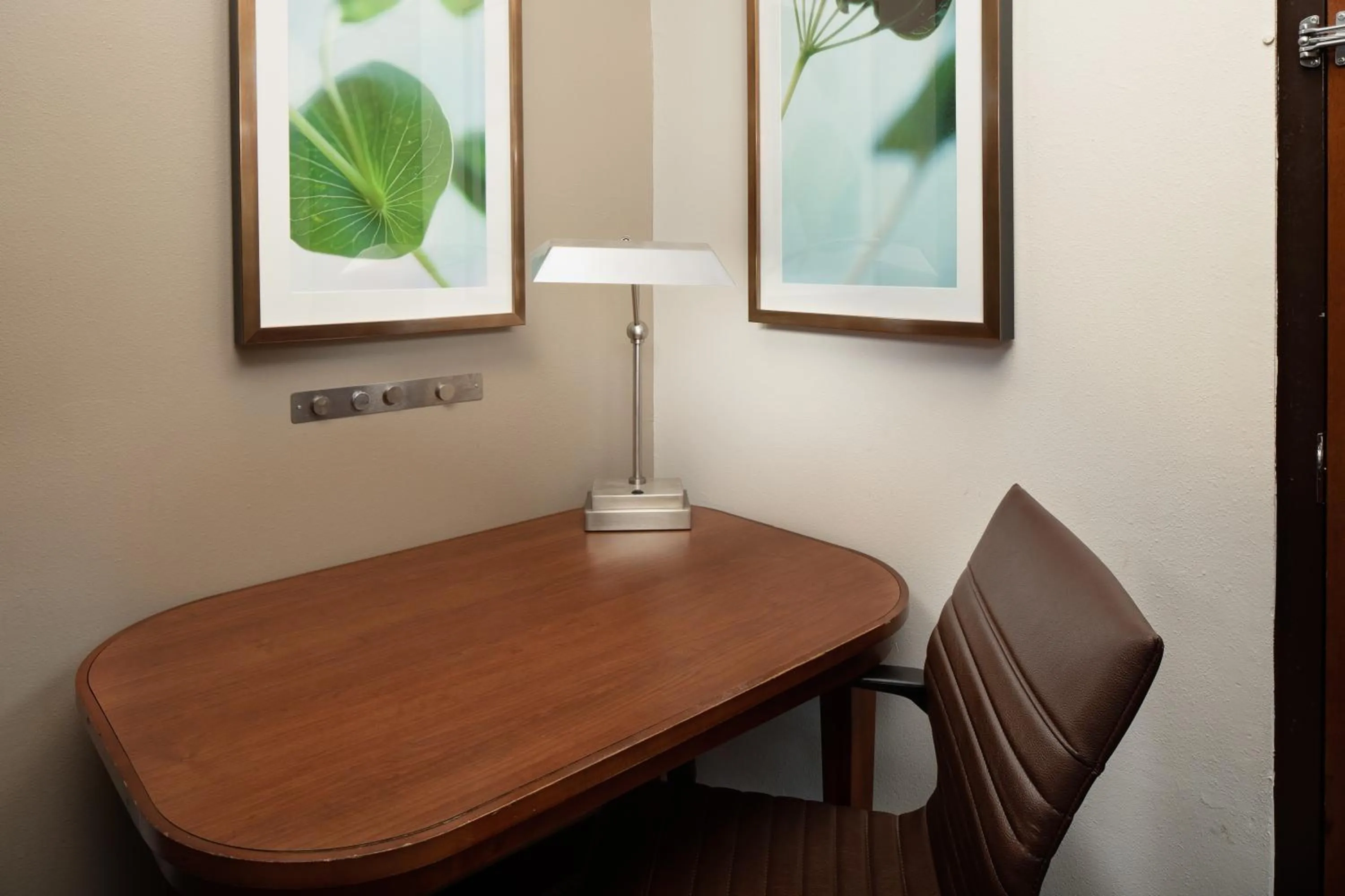 hair dresser in Hyatt Place Princeton