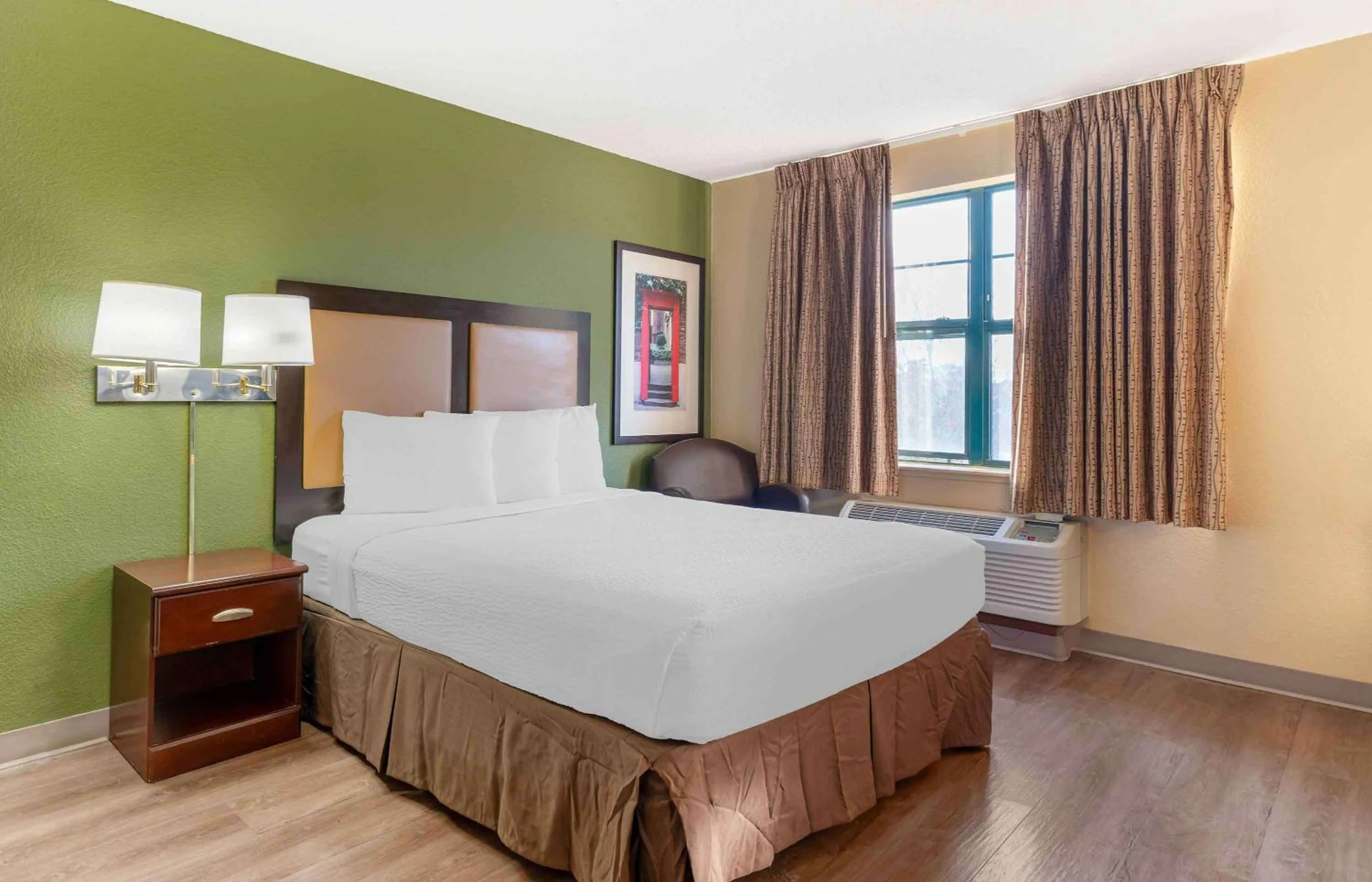 Bedroom, Bed in Extended Stay America Suites - Dublin - Hacienda Dr