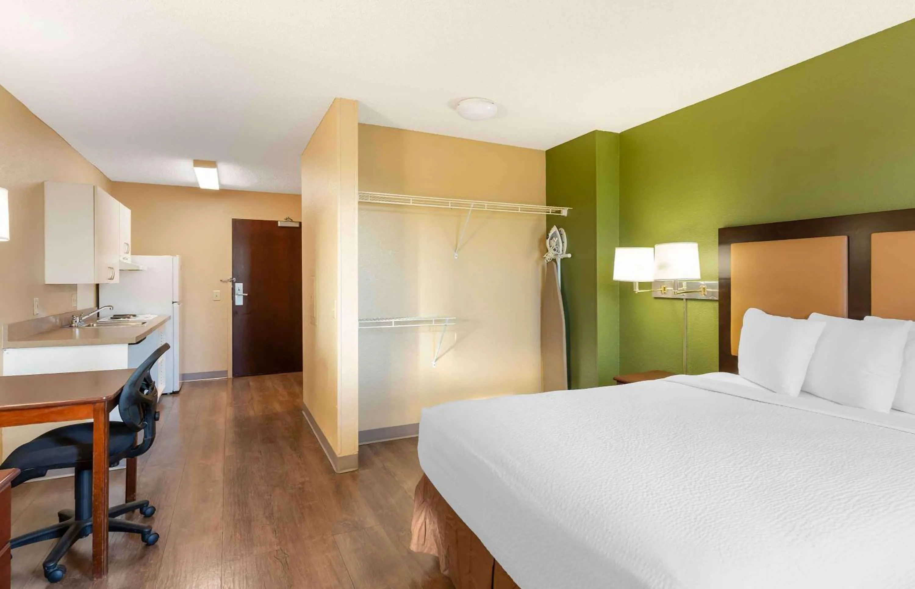 Bedroom, Bed in Extended Stay America Suites - Dublin - Hacienda Dr