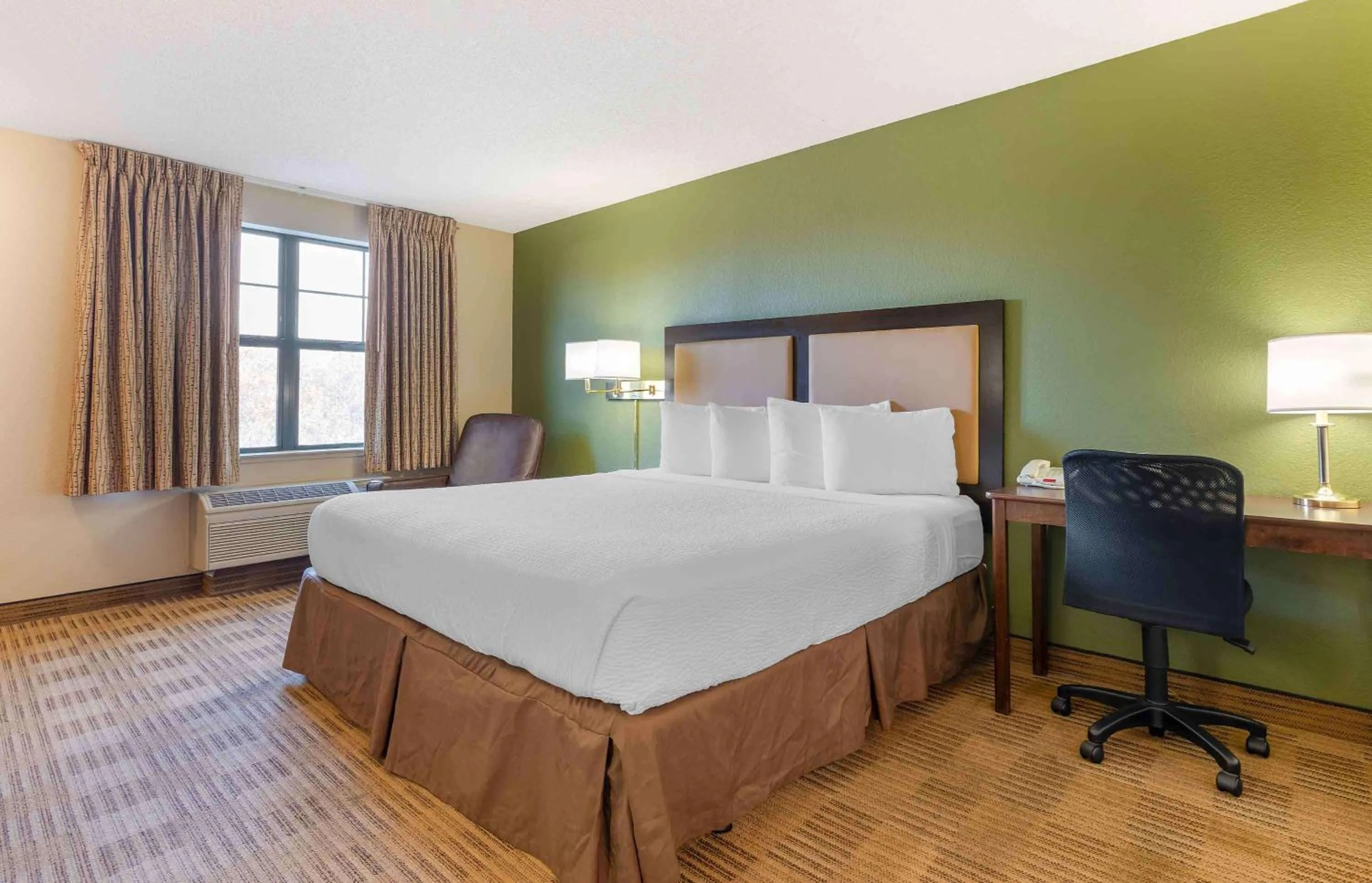 Bedroom, Bed in Extended Stay America Suites - Dublin - Hacienda Dr