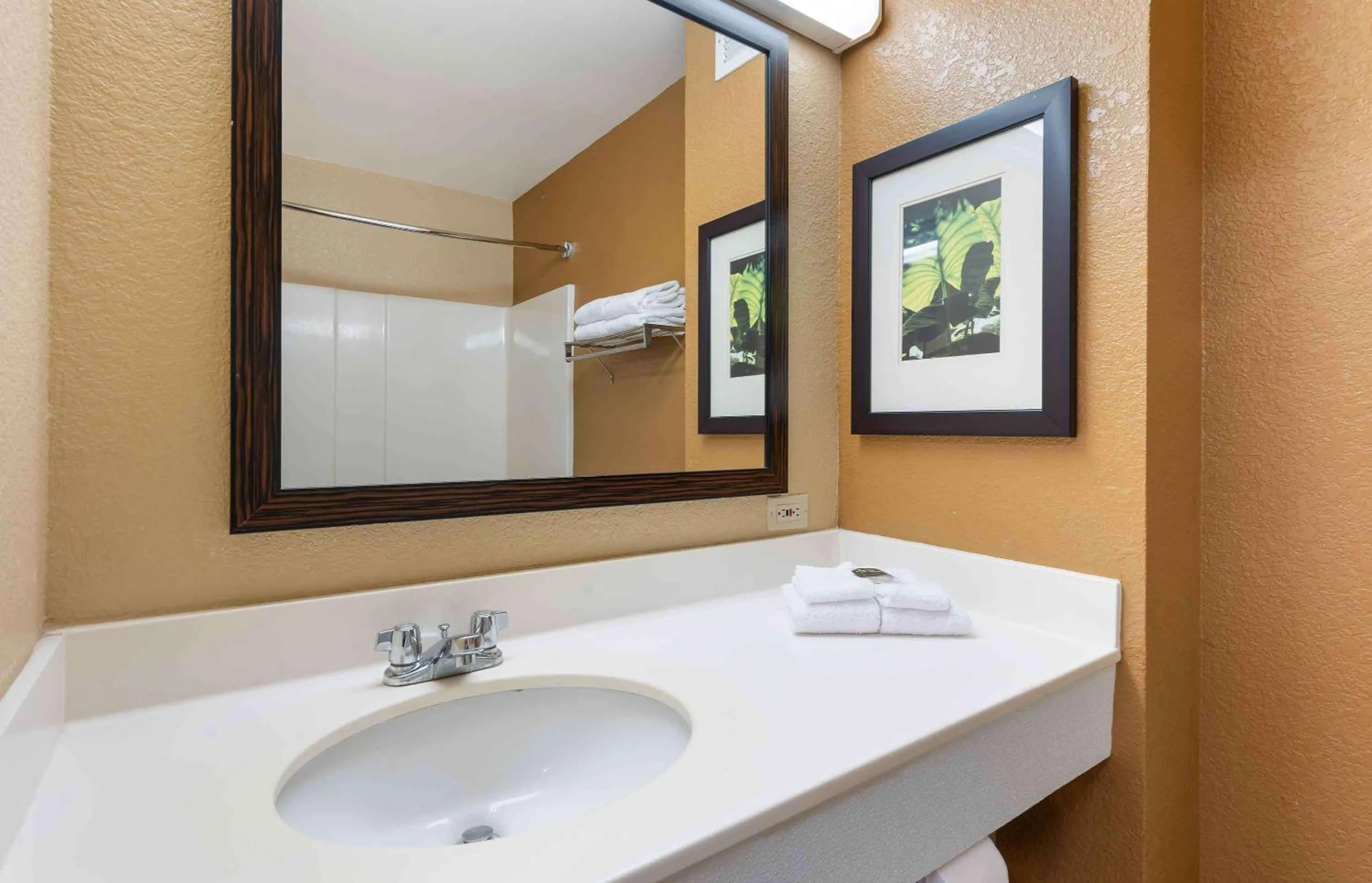 Bathroom in Extended Stay America Suites - Dublin - Hacienda Dr