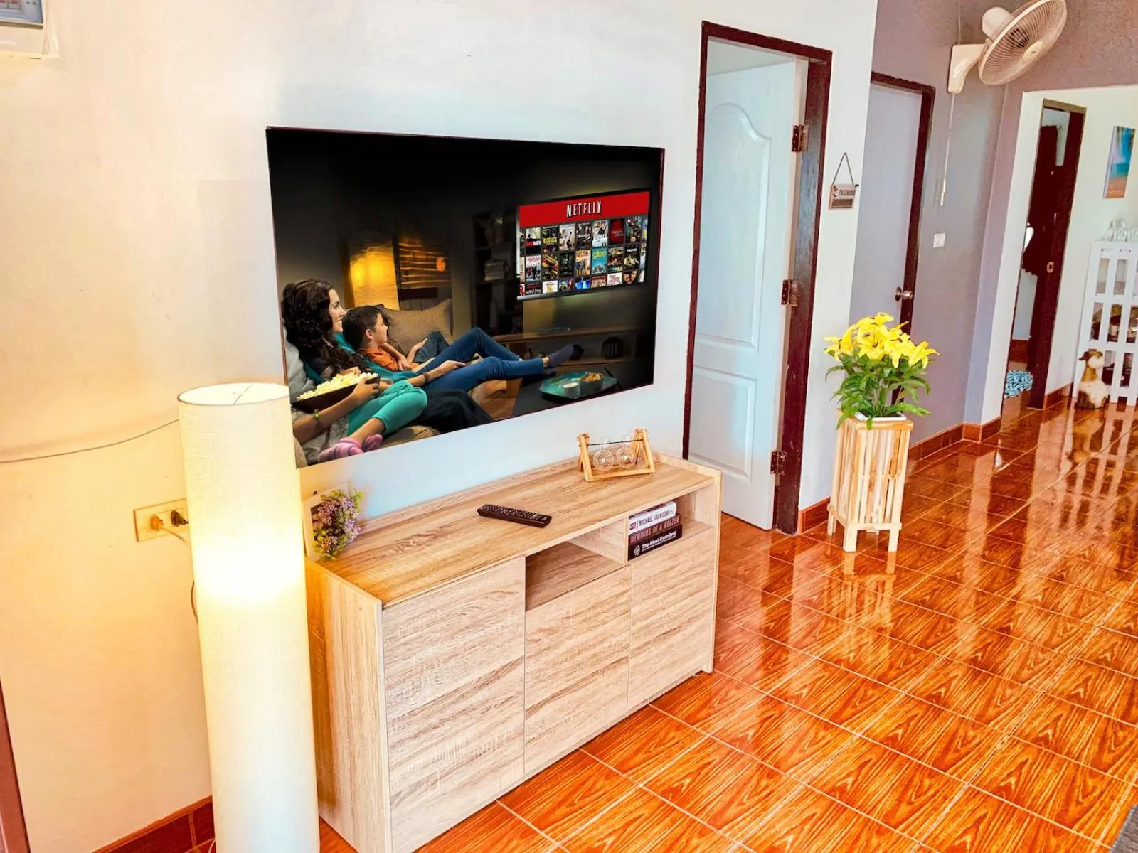 Communal lounge/ TV room in Thai Orange Villas