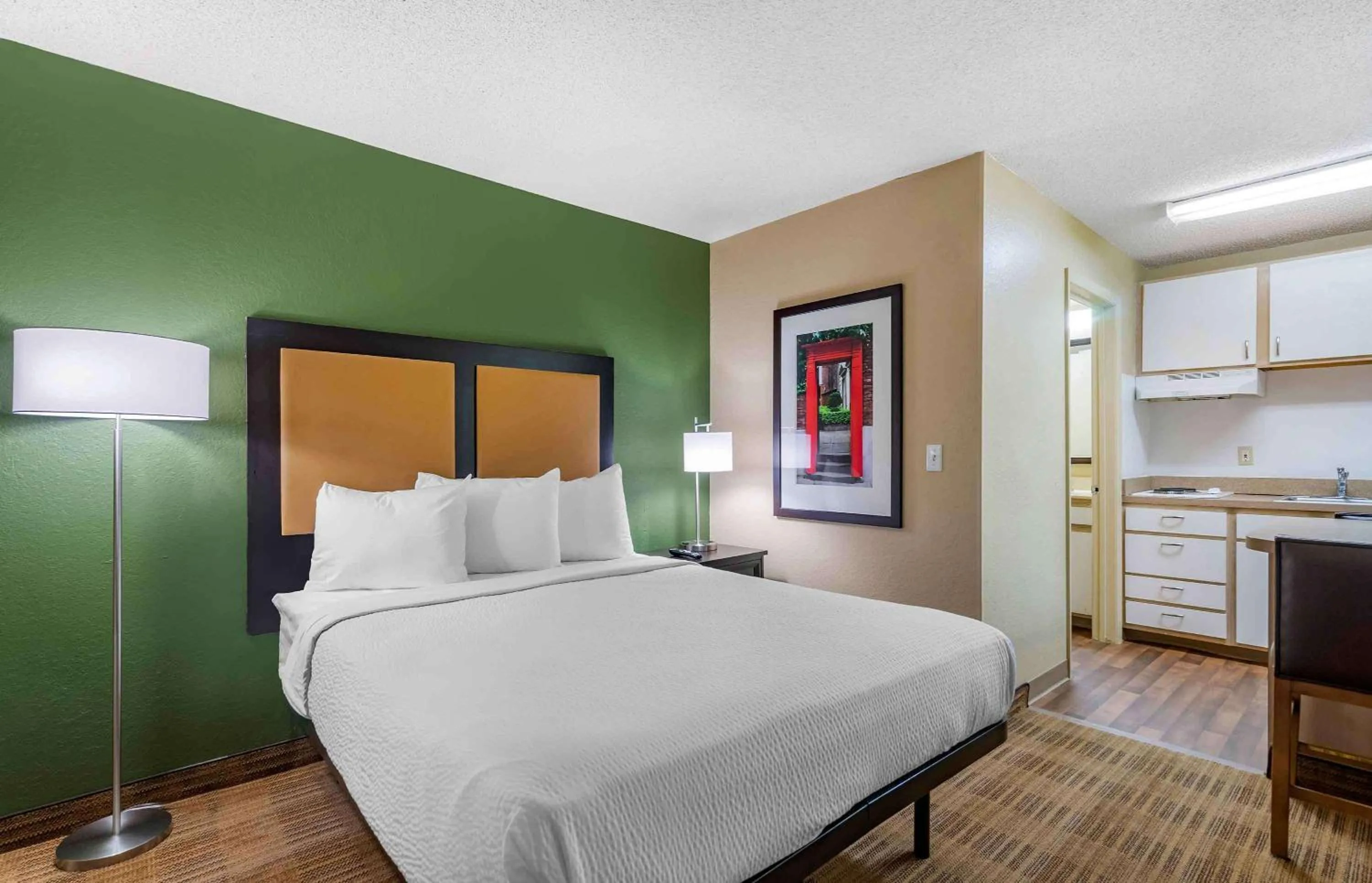 Bedroom, Bed in Extended Stay America Select Suites - Tampa - North Airport