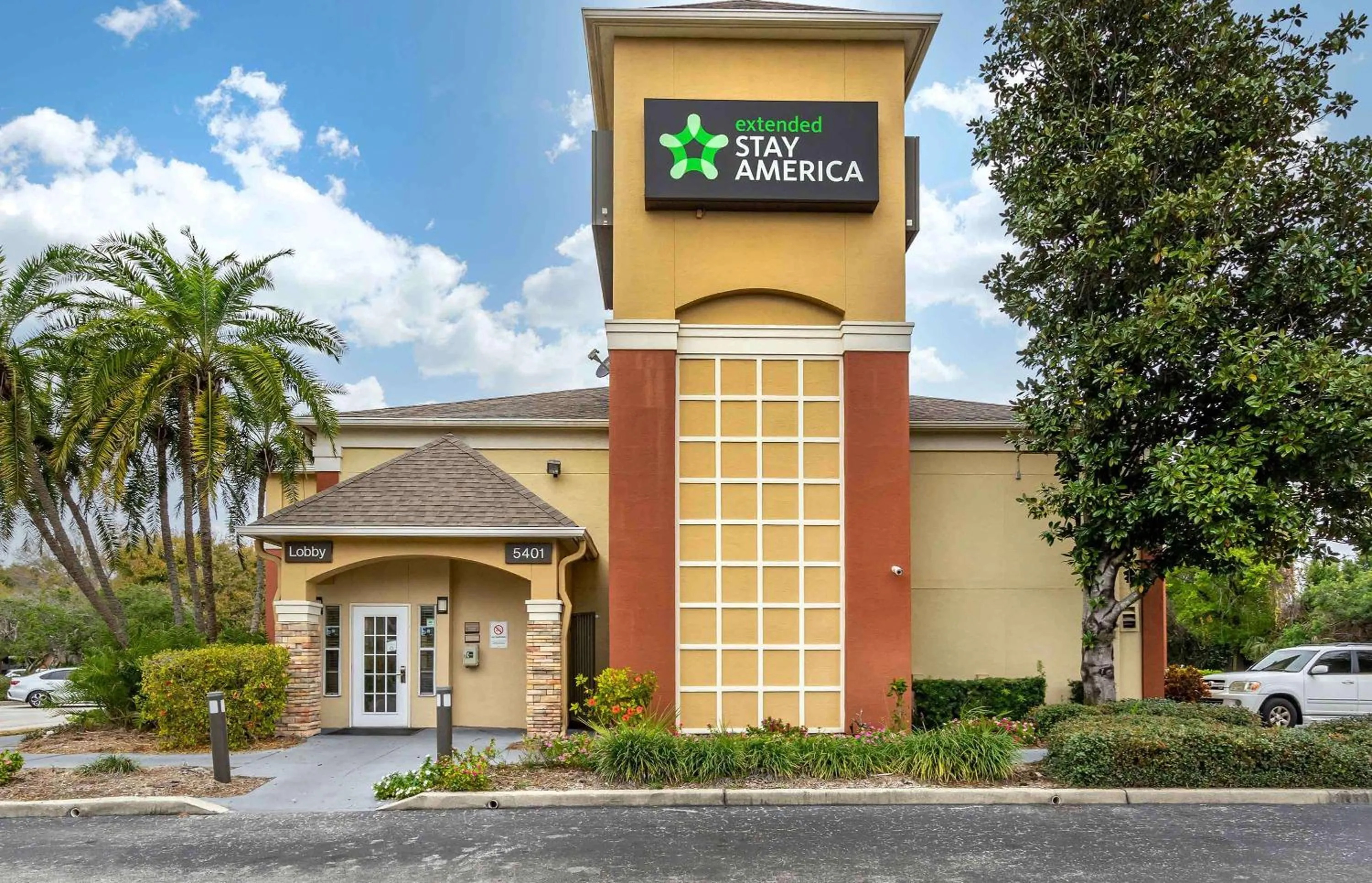 Property building in Extended Stay America Select Suites - Tampa - North Airport