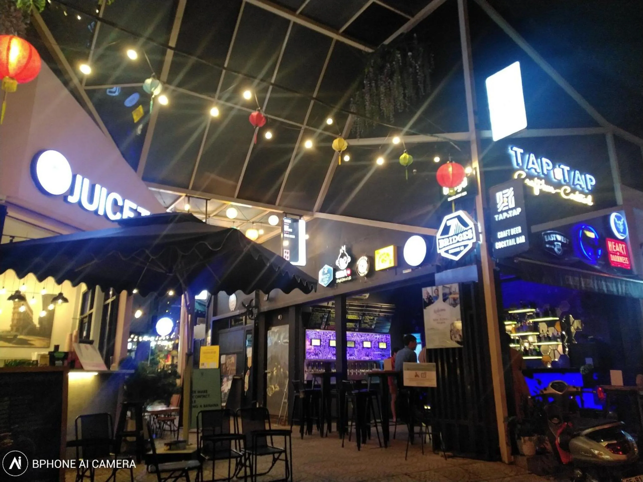 Restaurant/places to eat in Mecozy Apartel