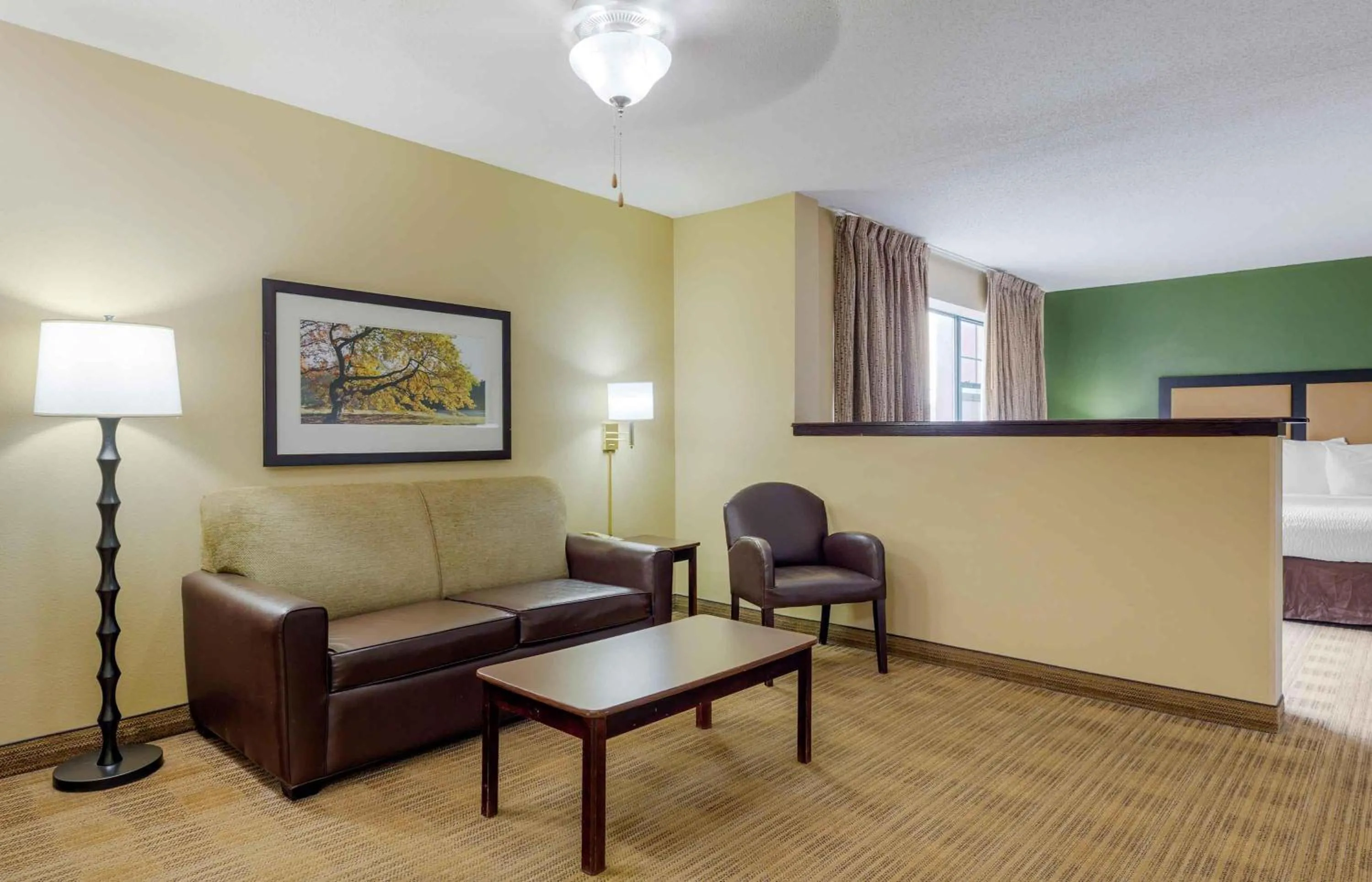 Bedroom, Bed in Extended Stay America Suites - St Louis - St Peters