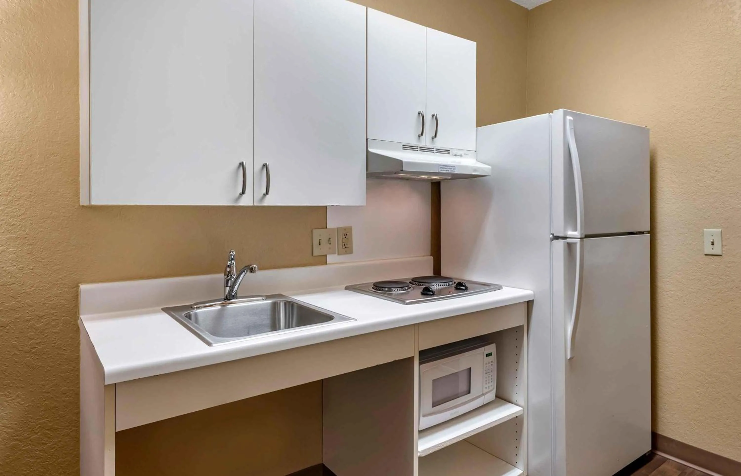 Kitchen or kitchenette in Extended Stay America Suites - St Louis - St Peters