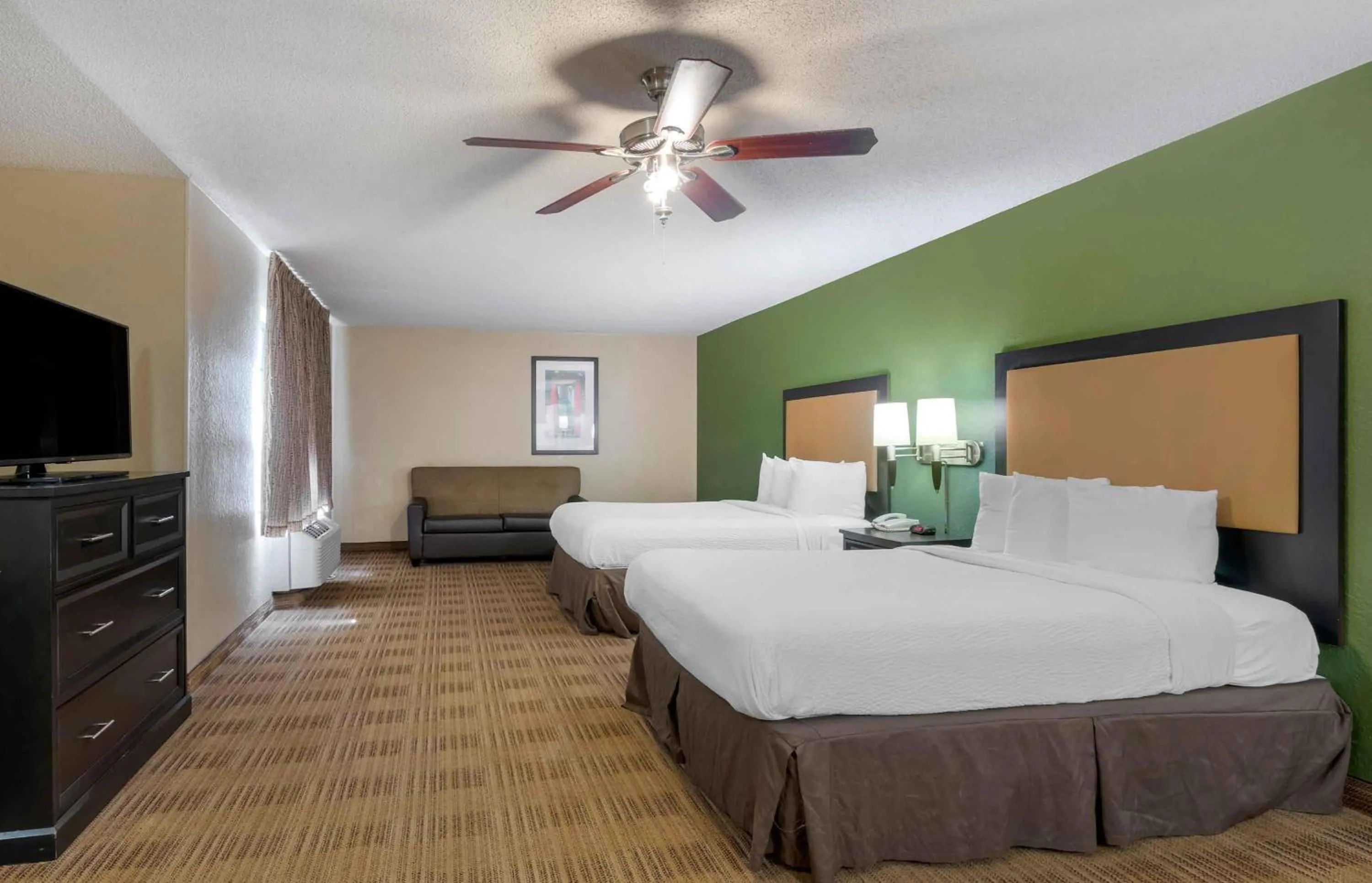 Bedroom, Bed in Extended Stay America Select Suites - Jacksonville - Lenoir Avenue East