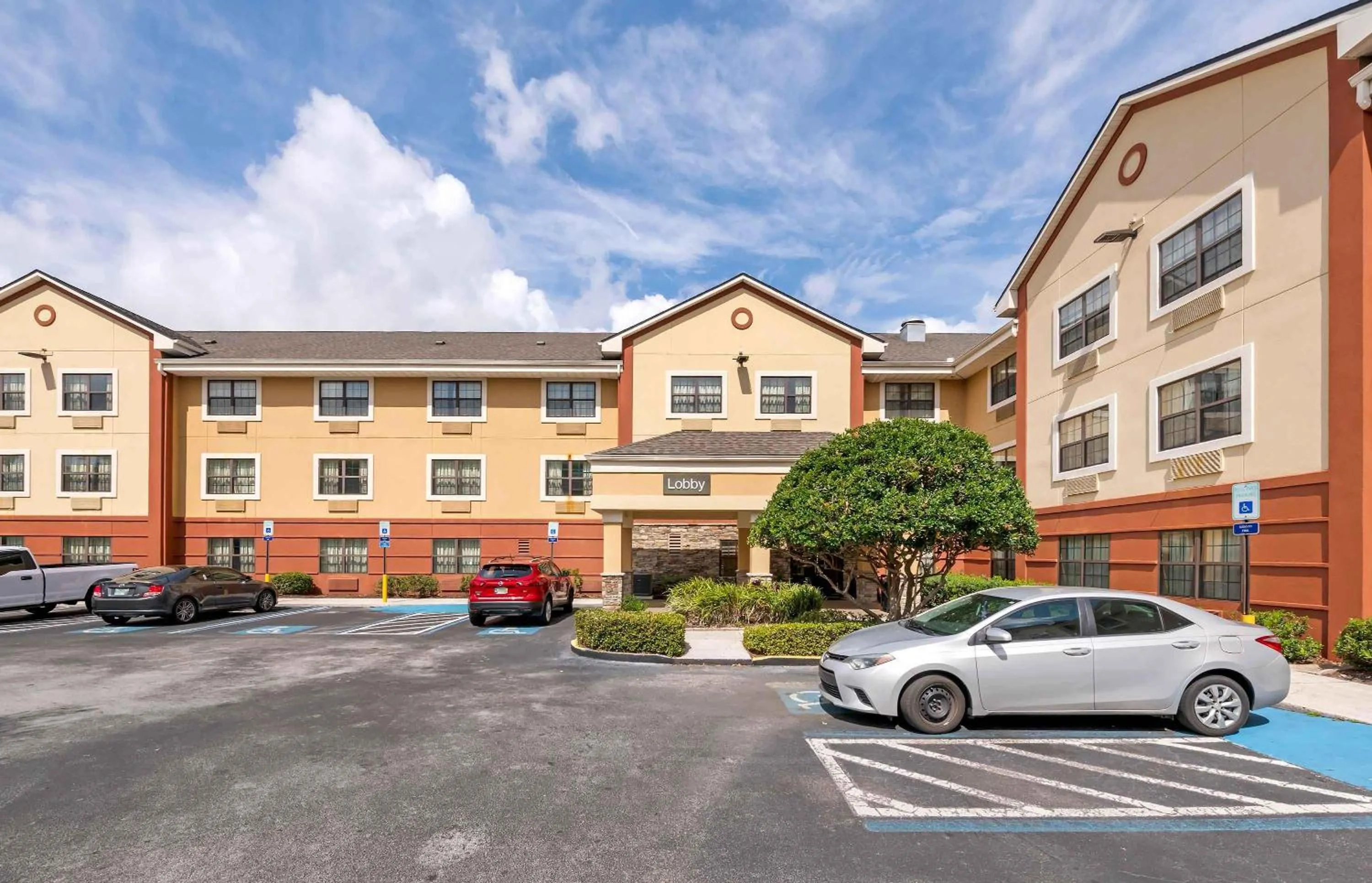 Property building in Extended Stay America Select Suites - Jacksonville - Lenoir Avenue East