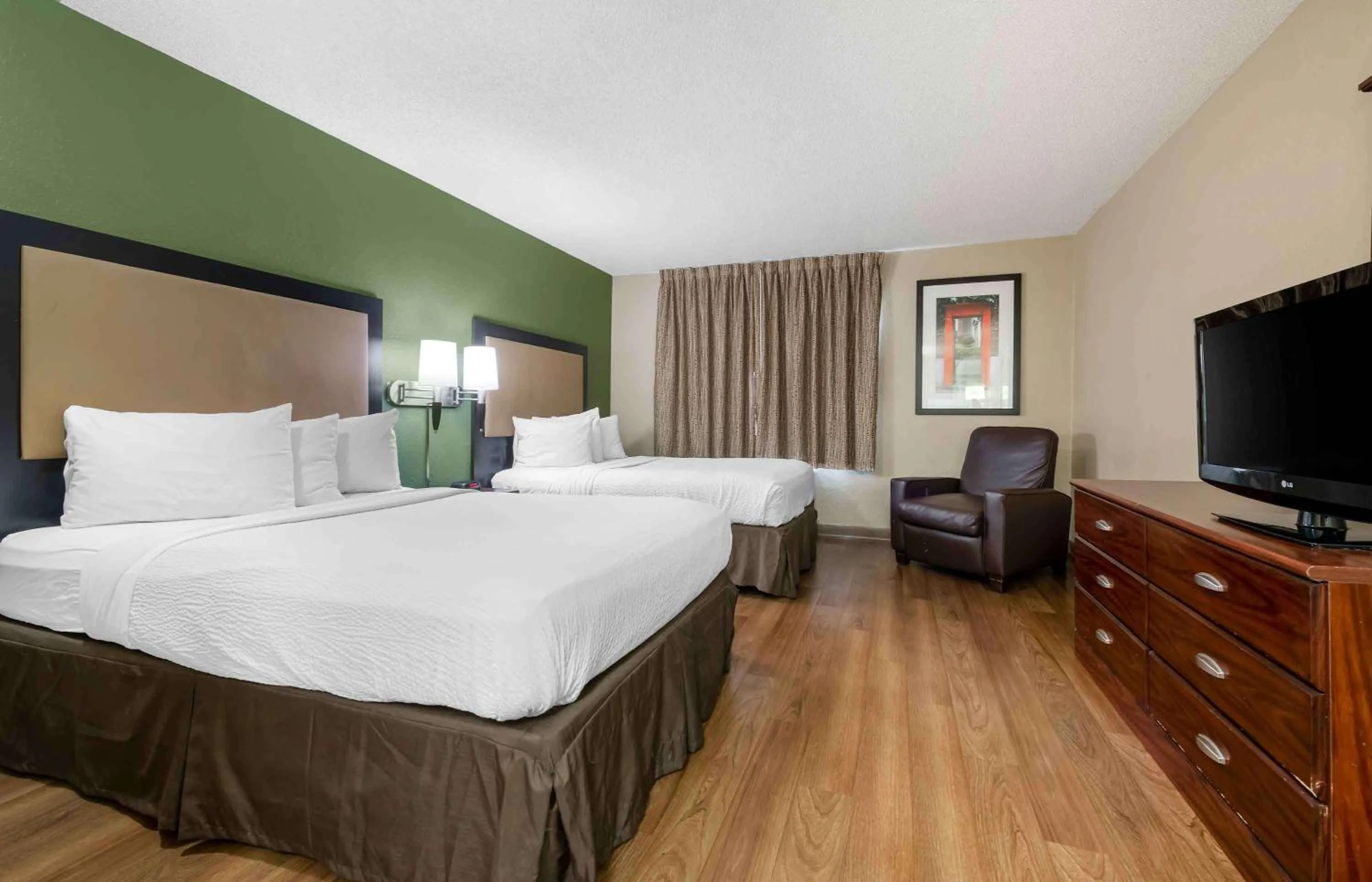 Bedroom, Bed in Extended Stay America Select Suites - Jacksonville - Lenoir Avenue East
