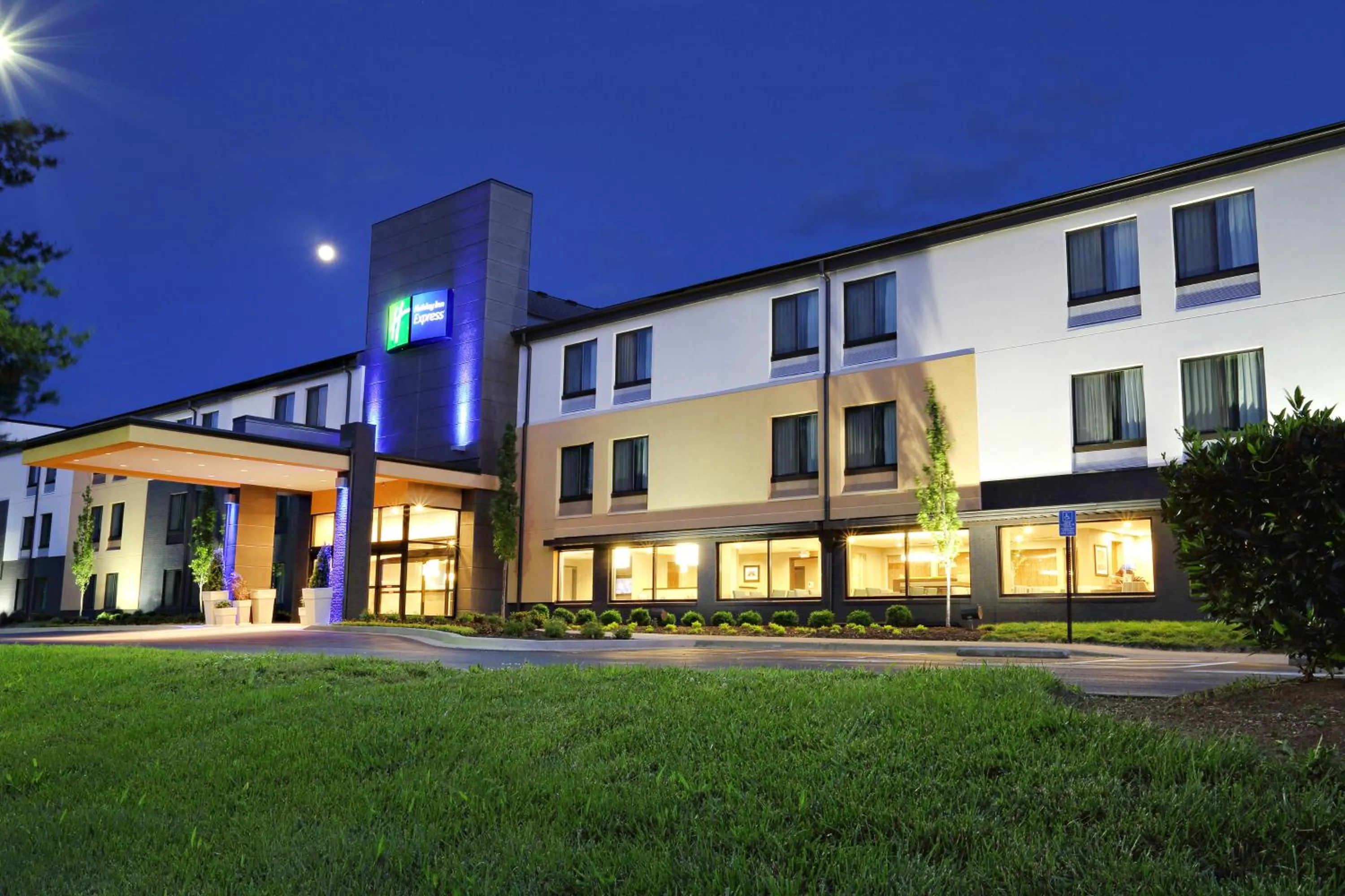 Property building in Holiday Inn Express Brentwood-South Cool Springs by IHG