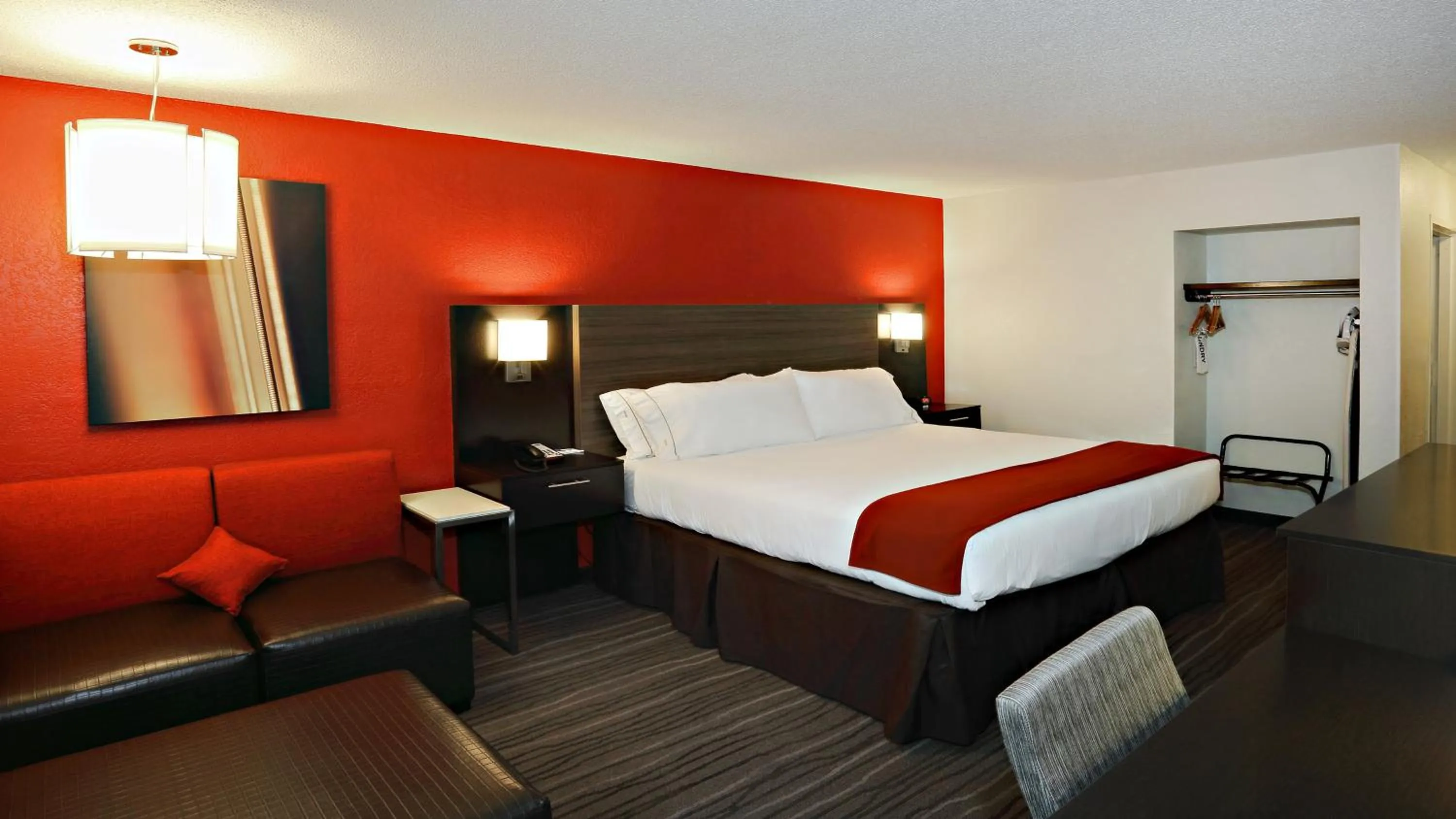 Photo of the whole room, Bed in Holiday Inn Express Brentwood-South Cool Springs by IHG