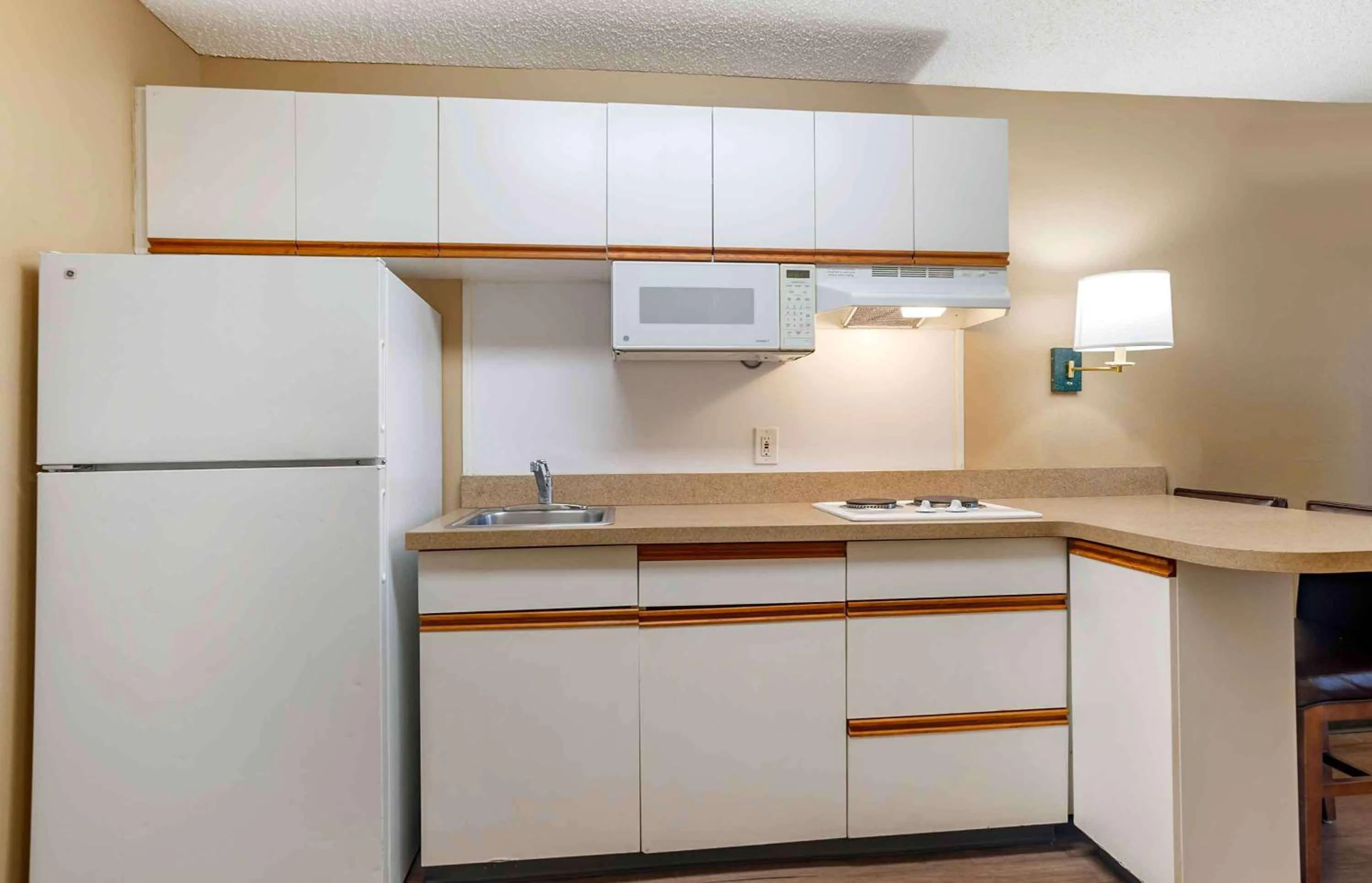Kitchen or kitchenette in Extended Stay America Suites - Los Angeles - Monrovia