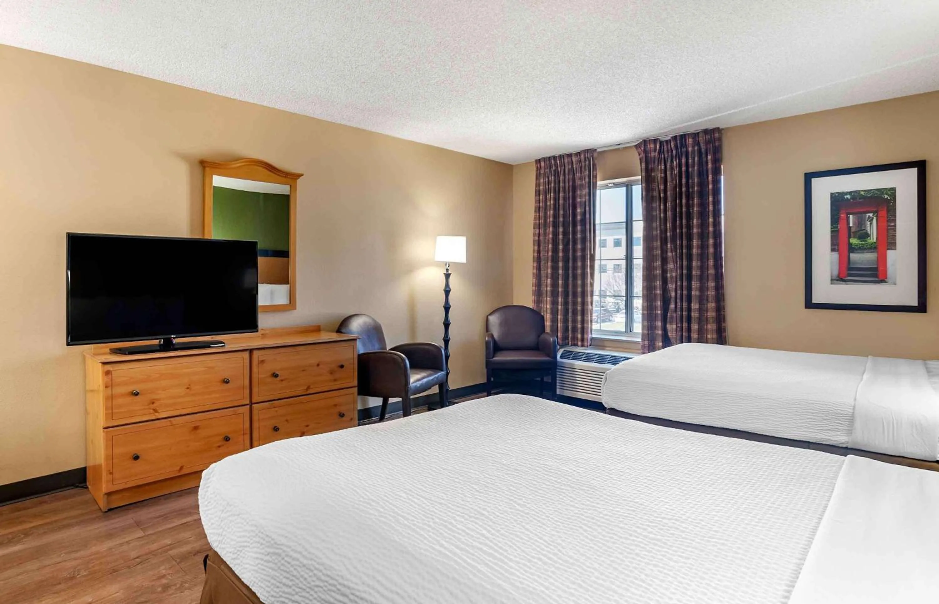 Bedroom, Bed in Extended Stay America Suites - Los Angeles - Monrovia