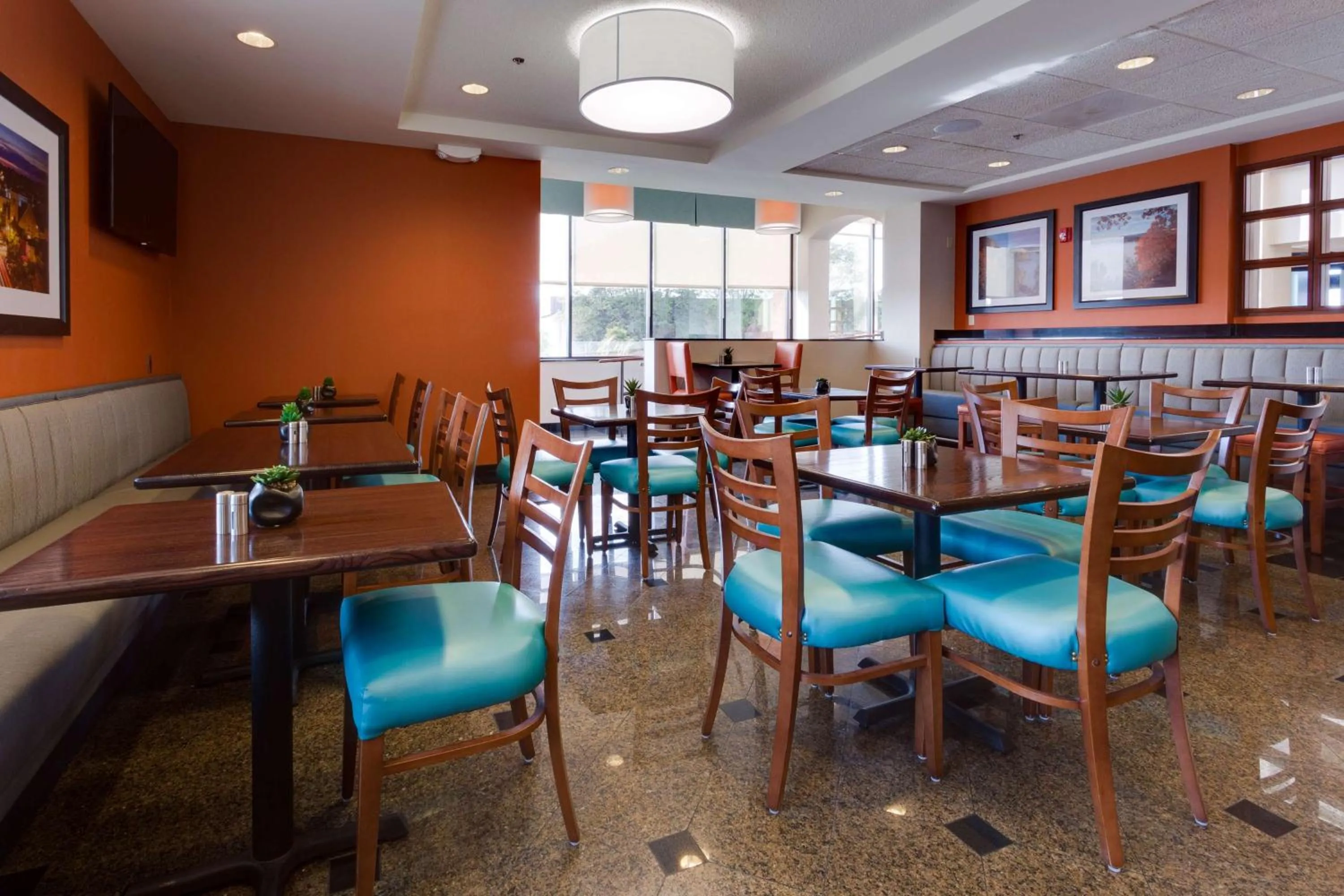 Restaurant/places to eat in Drury Inn & Suites Columbia Stadium Boulevard