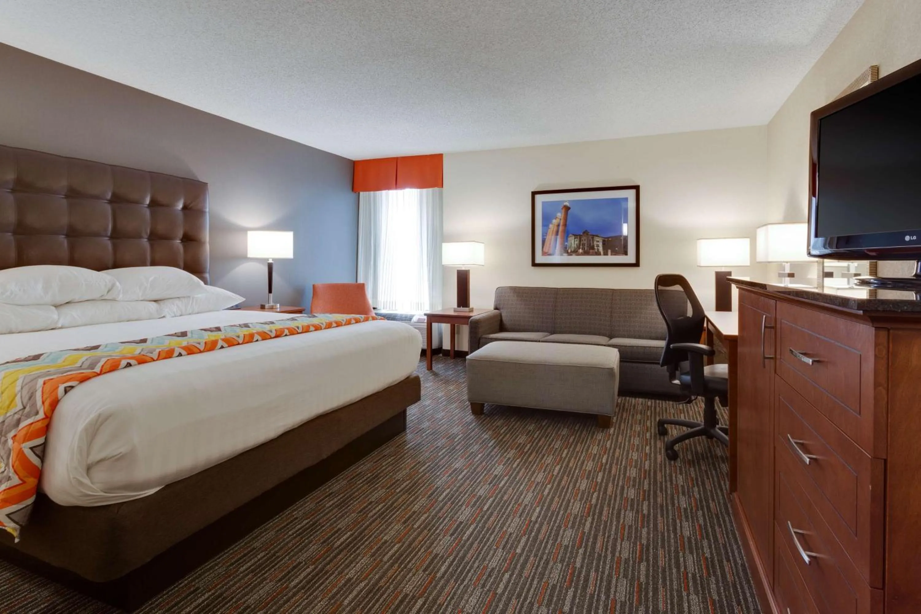 Photo of the whole room, Bed in Drury Inn & Suites Columbia Stadium Boulevard