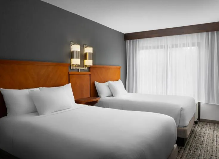 Bed in Hyatt Place Atlanta Airport South