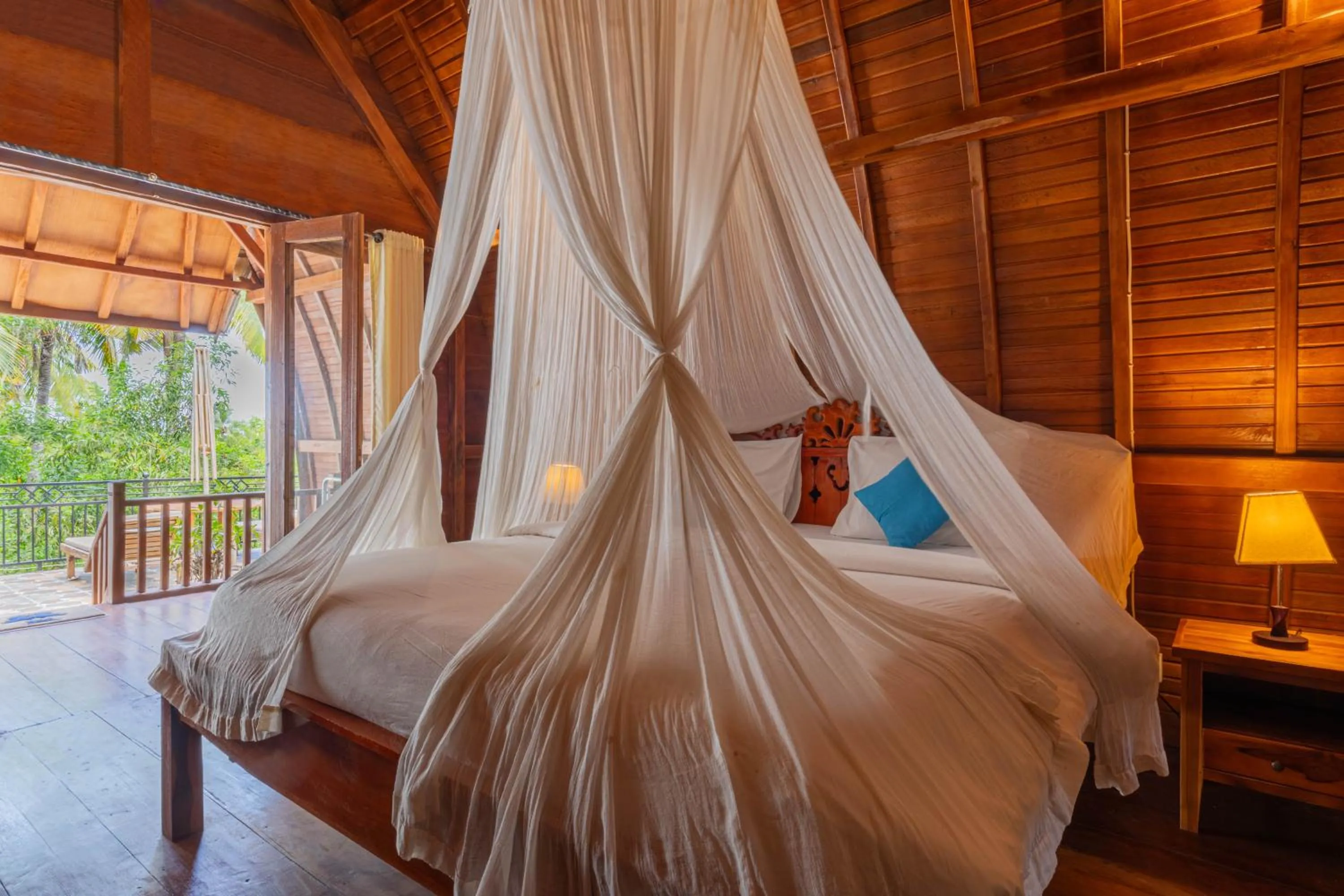 Bed in Sukawati Inn at Crystal Bay