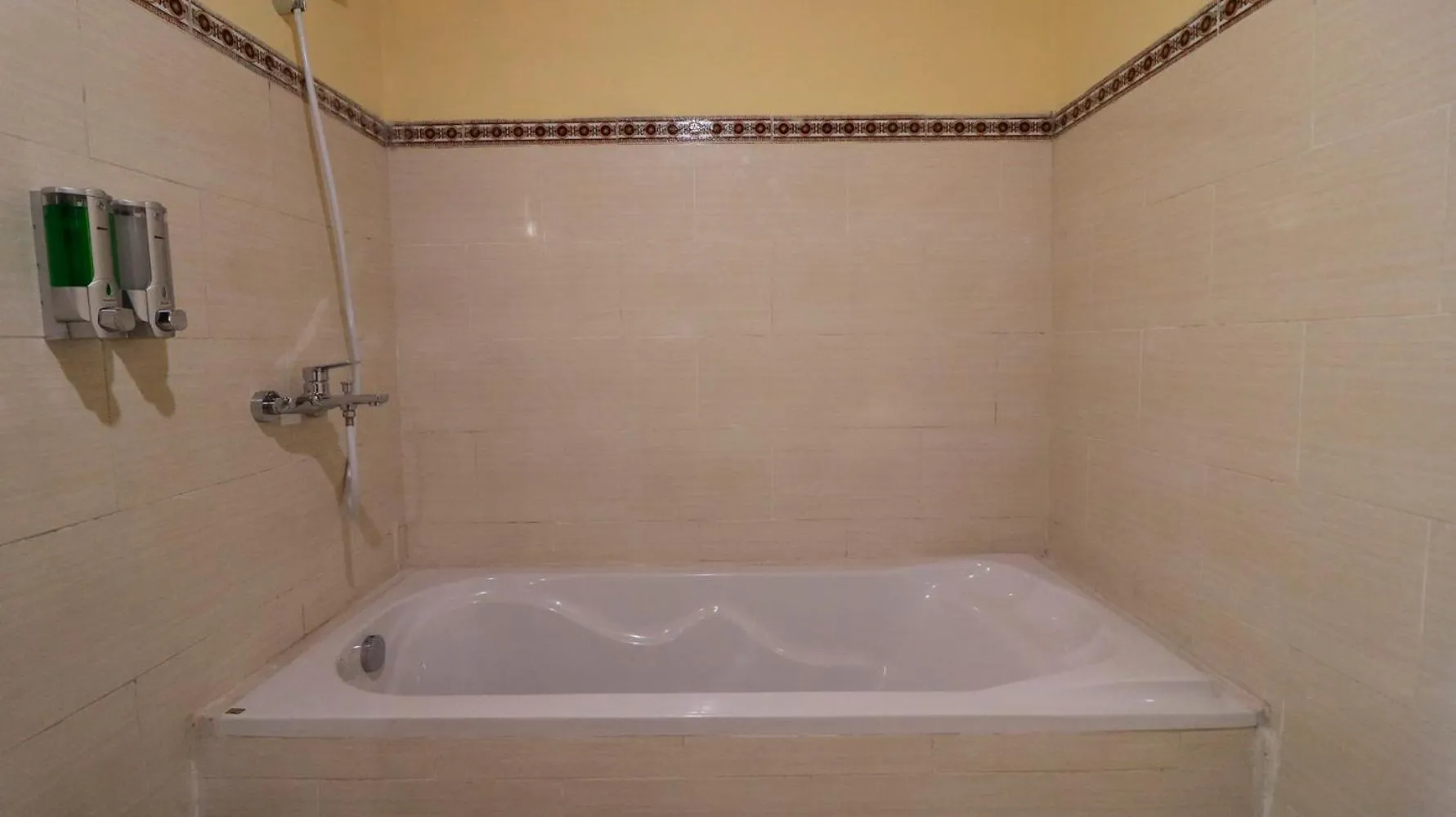 Shower in Sukawati Inn at Crystal Bay