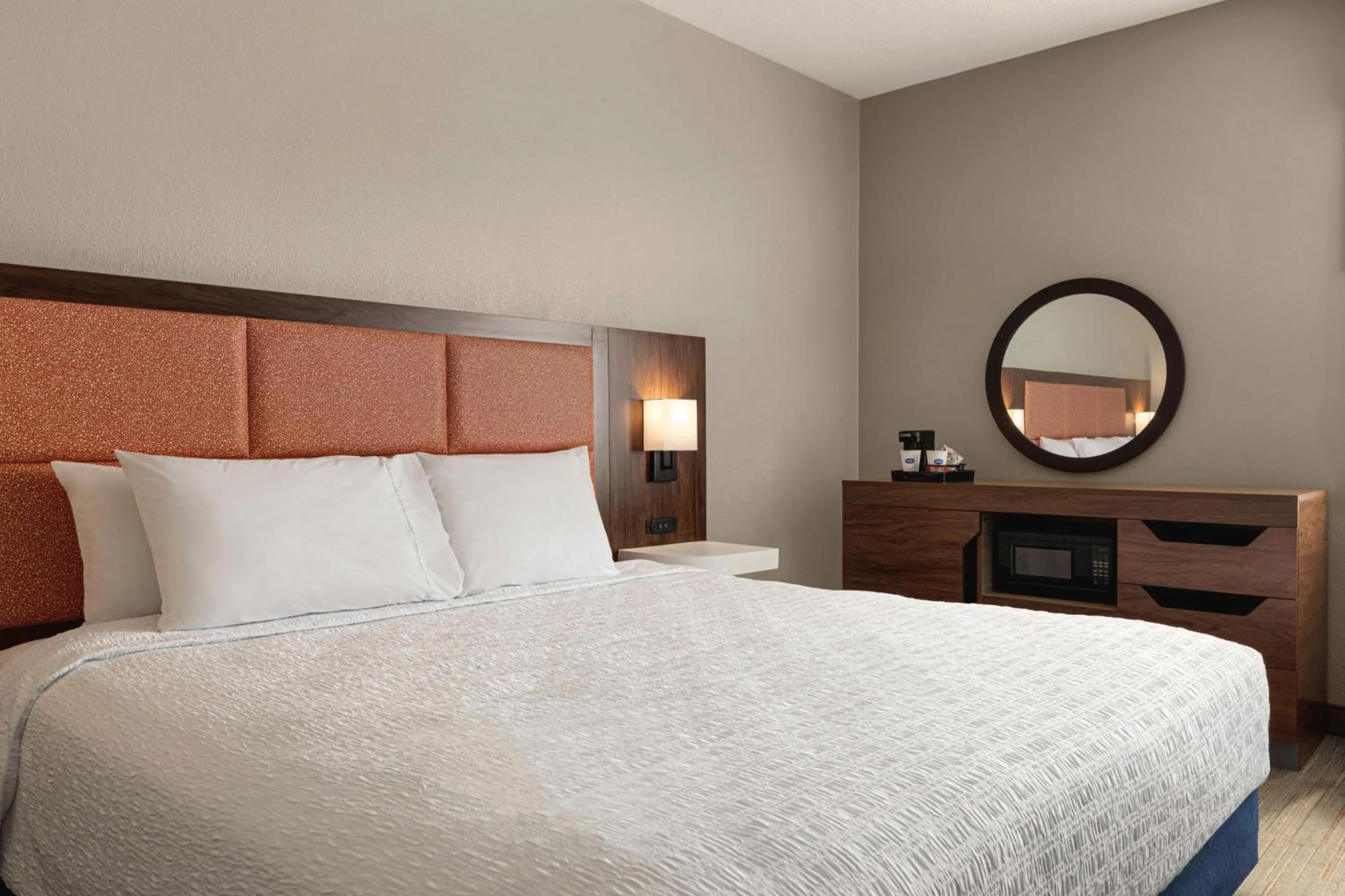 Bed in Hampton Inn Charlottesville